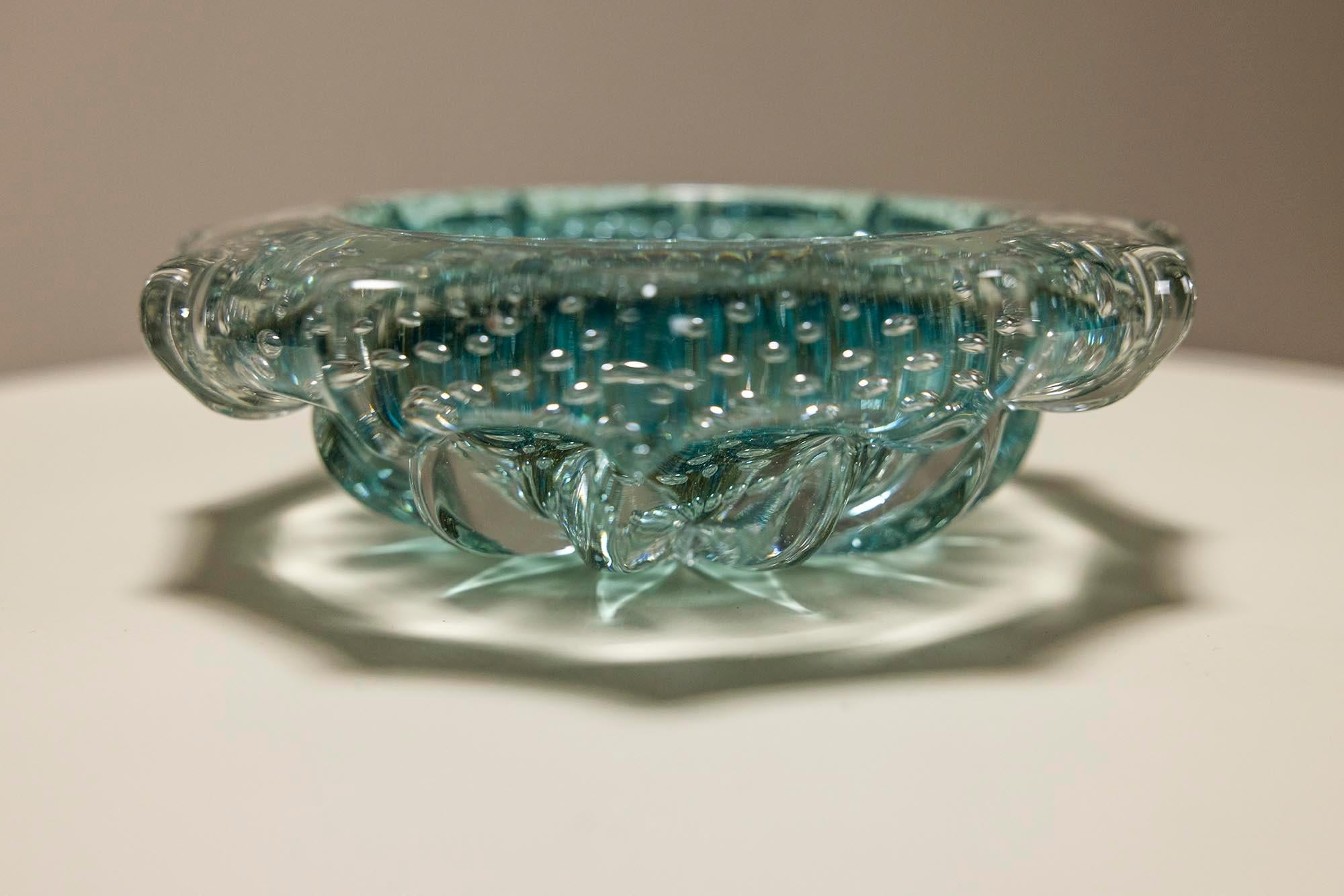 Blaue transparente kleine Murano-Glasschale, Italien 1950er Jahre (Moderne der Mitte des Jahrhunderts) im Angebot