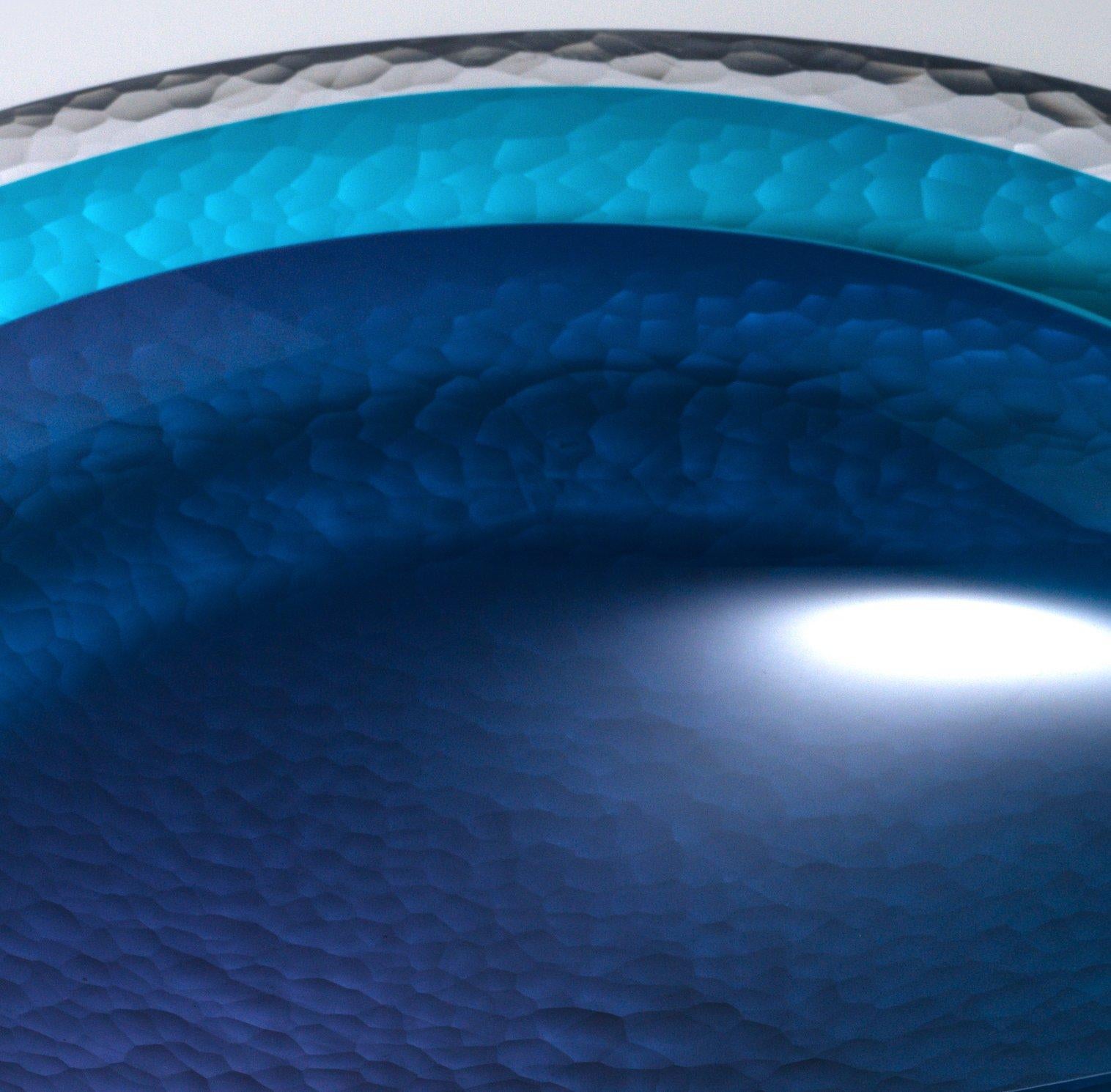 Blaue zeitgenössische Glasskulptur, Tim Rawlinson (21. Jahrhundert und zeitgenössisch) im Angebot