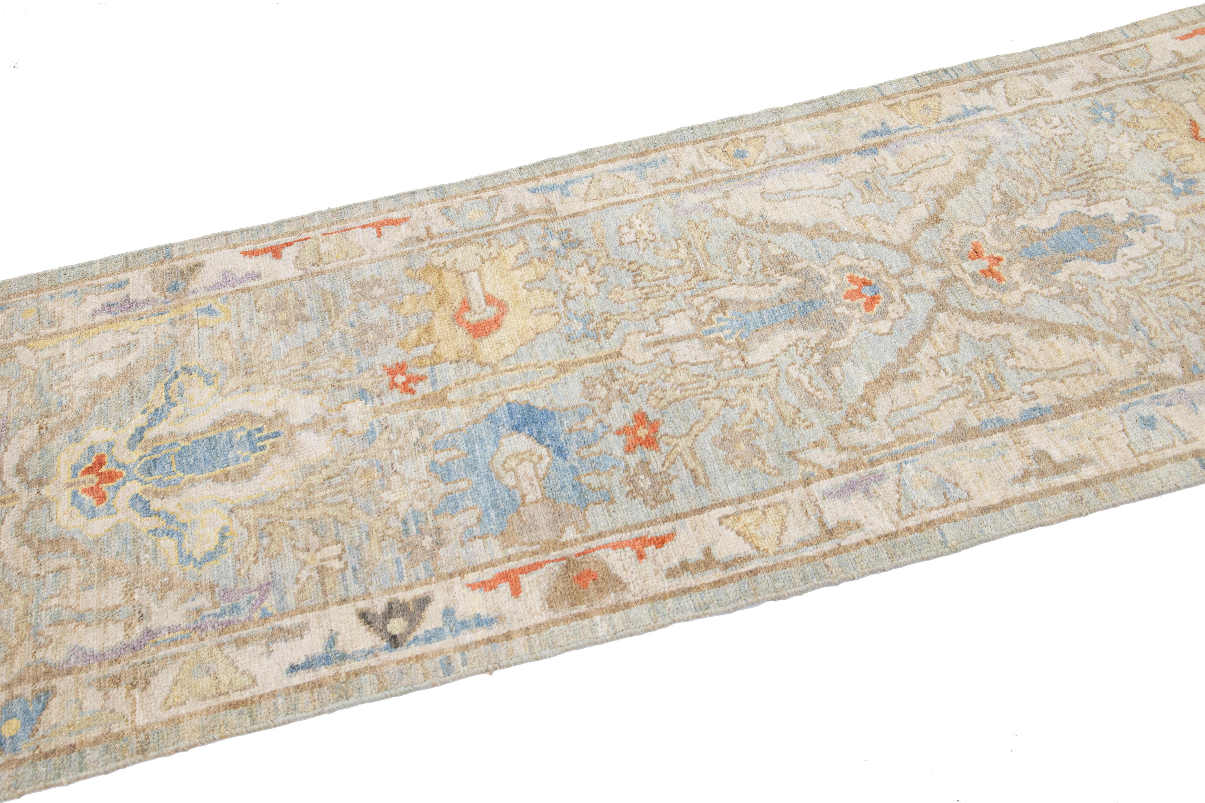 Blue Contemporary Mahal Handmade Wool Runner with Floral Motif For Sale 2