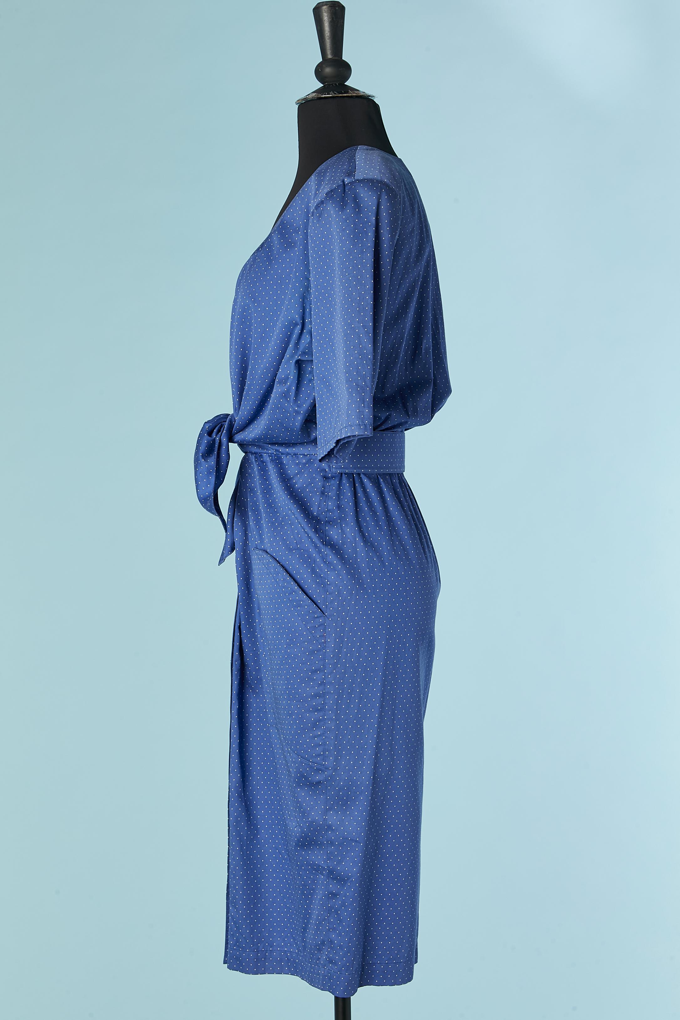Blaues Tageskleid aus Baumwolle mit weißen Tupfen und Schleife auf der Vorderseite Thierry Mugler im Angebot 2