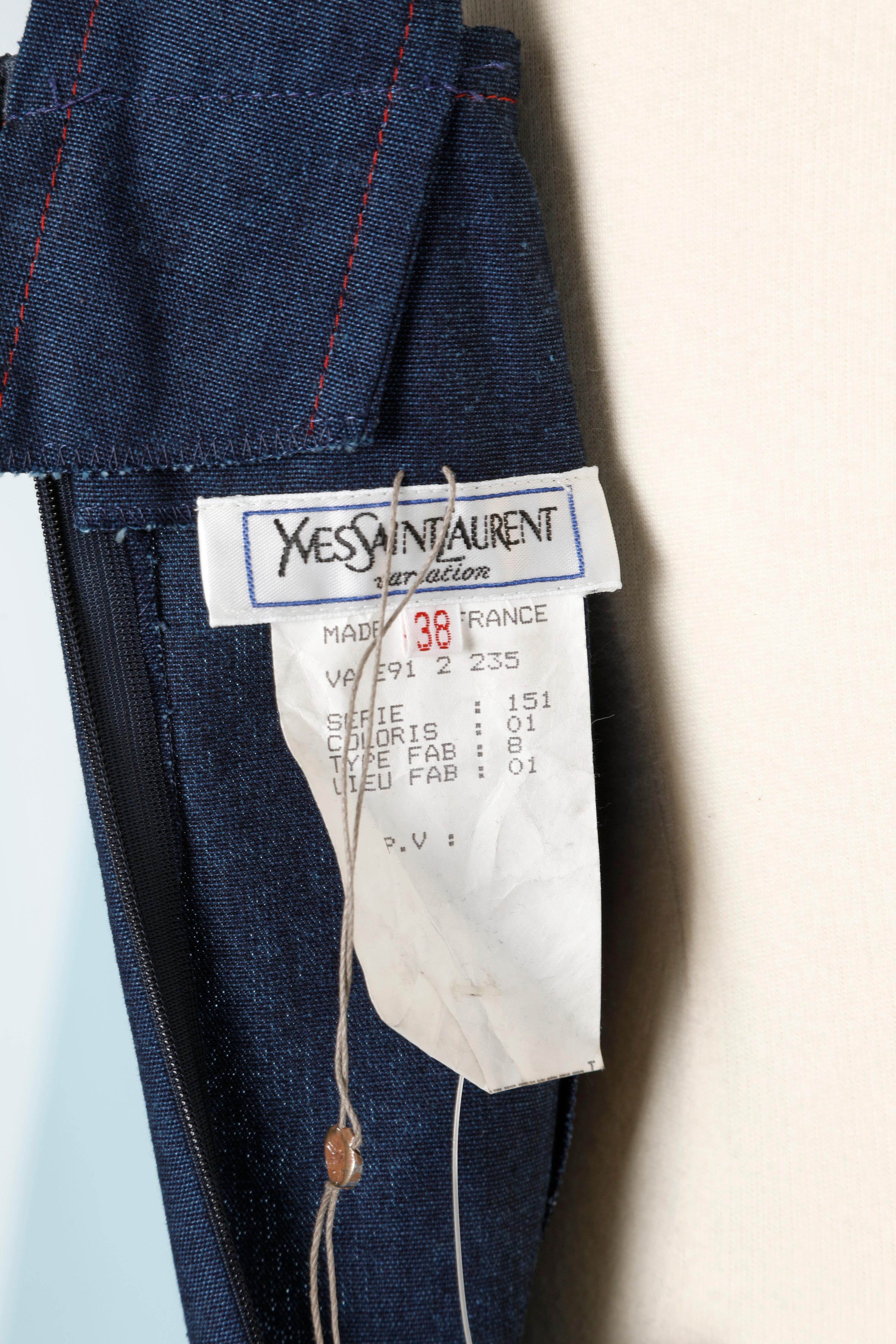 Robe en coton bleu avec boutons rouges variation Yves Saint Laurent Pour femmes en vente