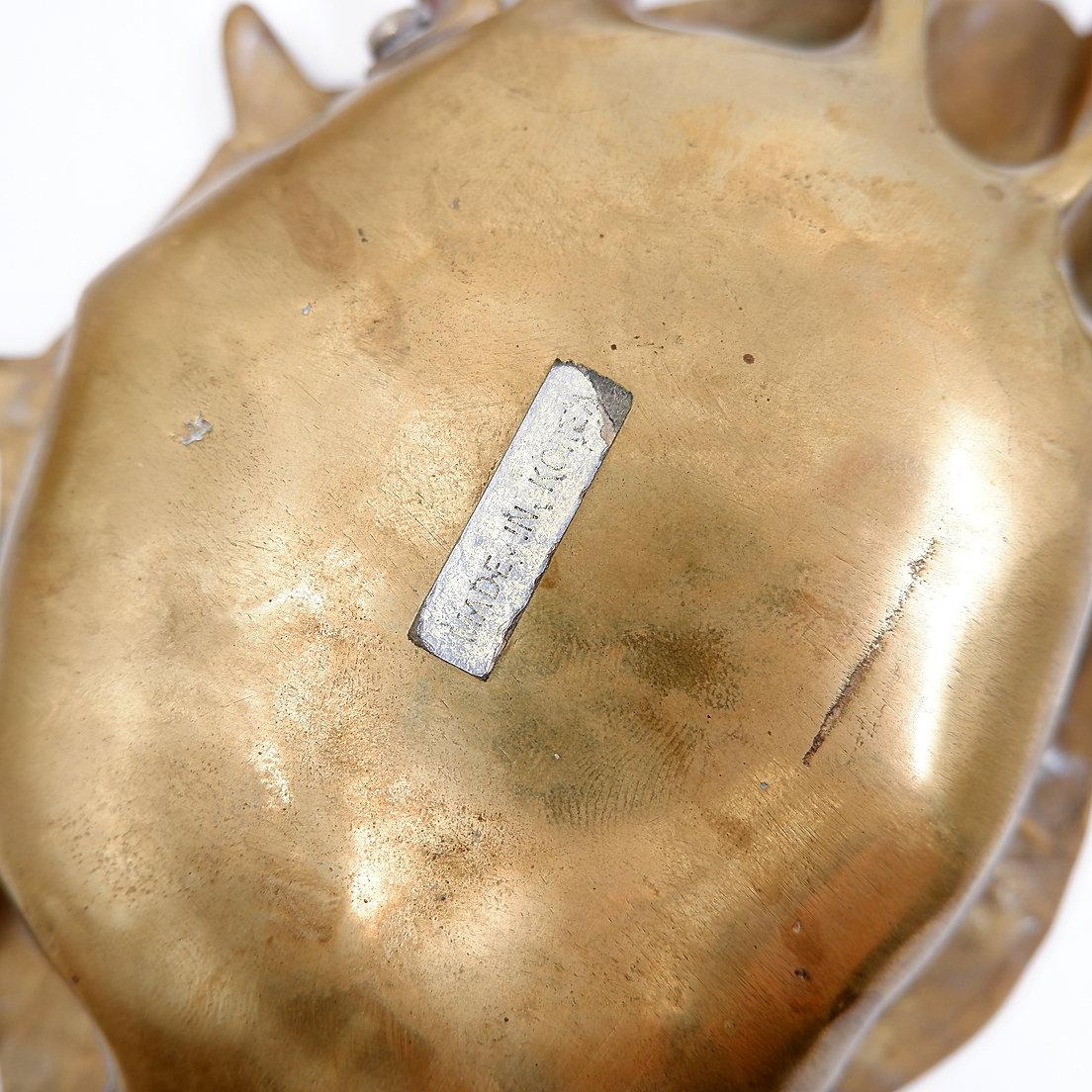 Boîte à bibelots en laiton en forme de crabe bleu, années 1960 en vente 5