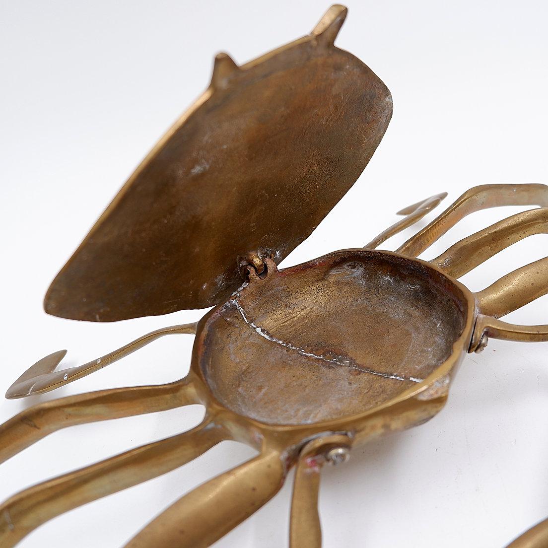 Mid-Century Modern Boîte à bibelots en laiton en forme de crabe bleu, années 1960 en vente