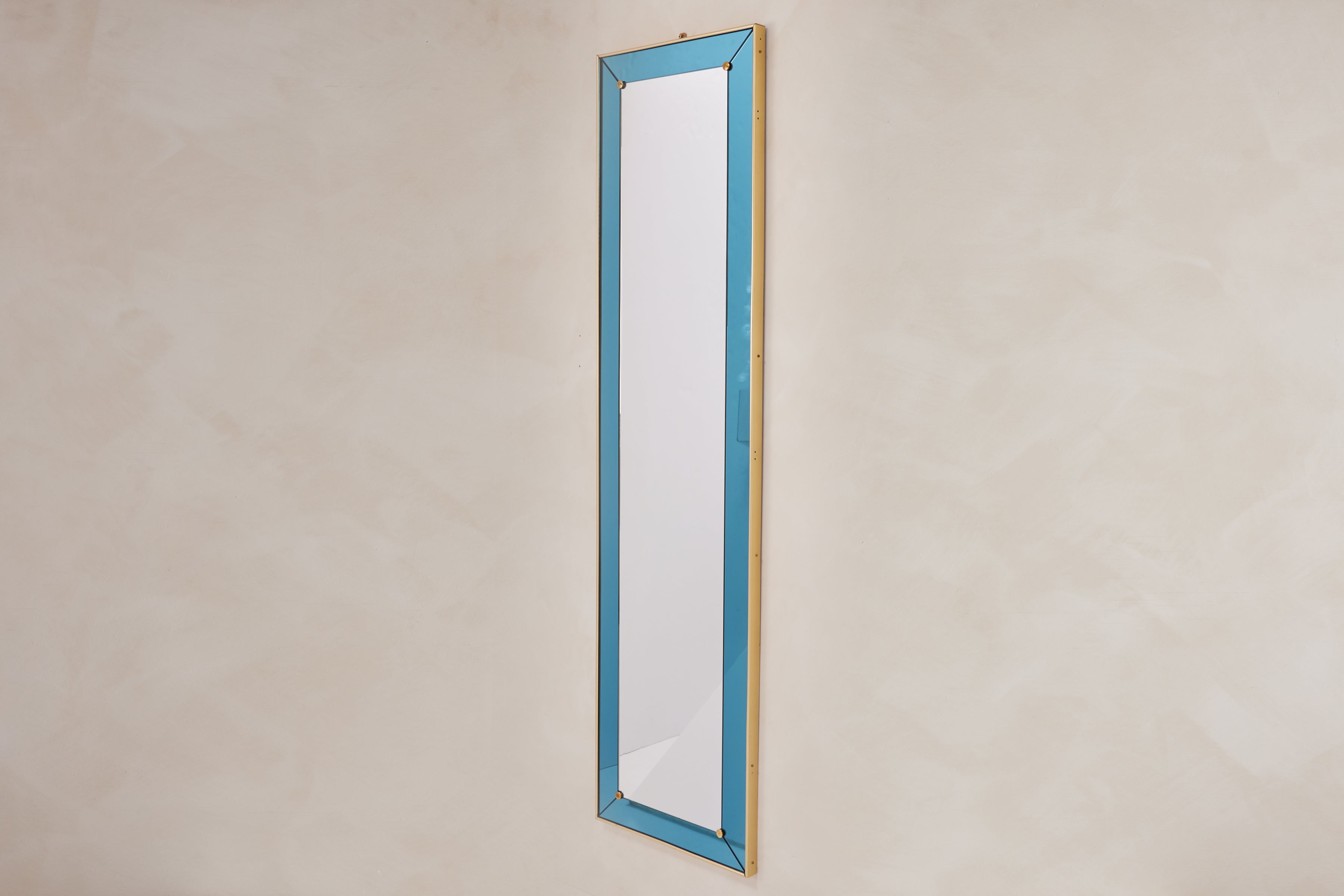 Grand miroir étroit Cristal Art avec verre coloré bleu tiffany 

Cadre et quincaillerie en laiton 

Idéal comme miroir pleine longueur partout dans la maison

Italie années 50