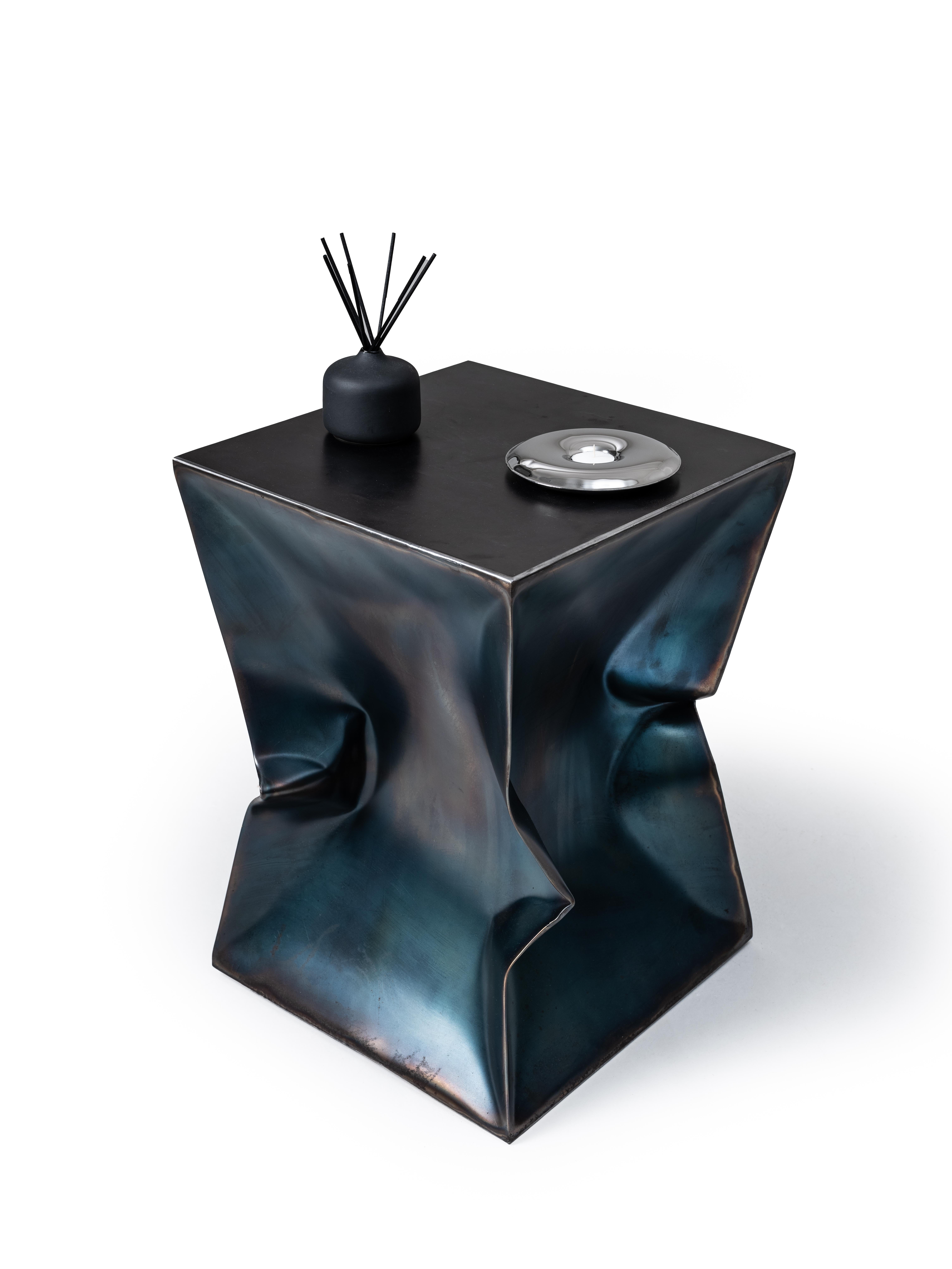 Blue Crush  mesa auxiliar de metal, acero azul Moderno en venta