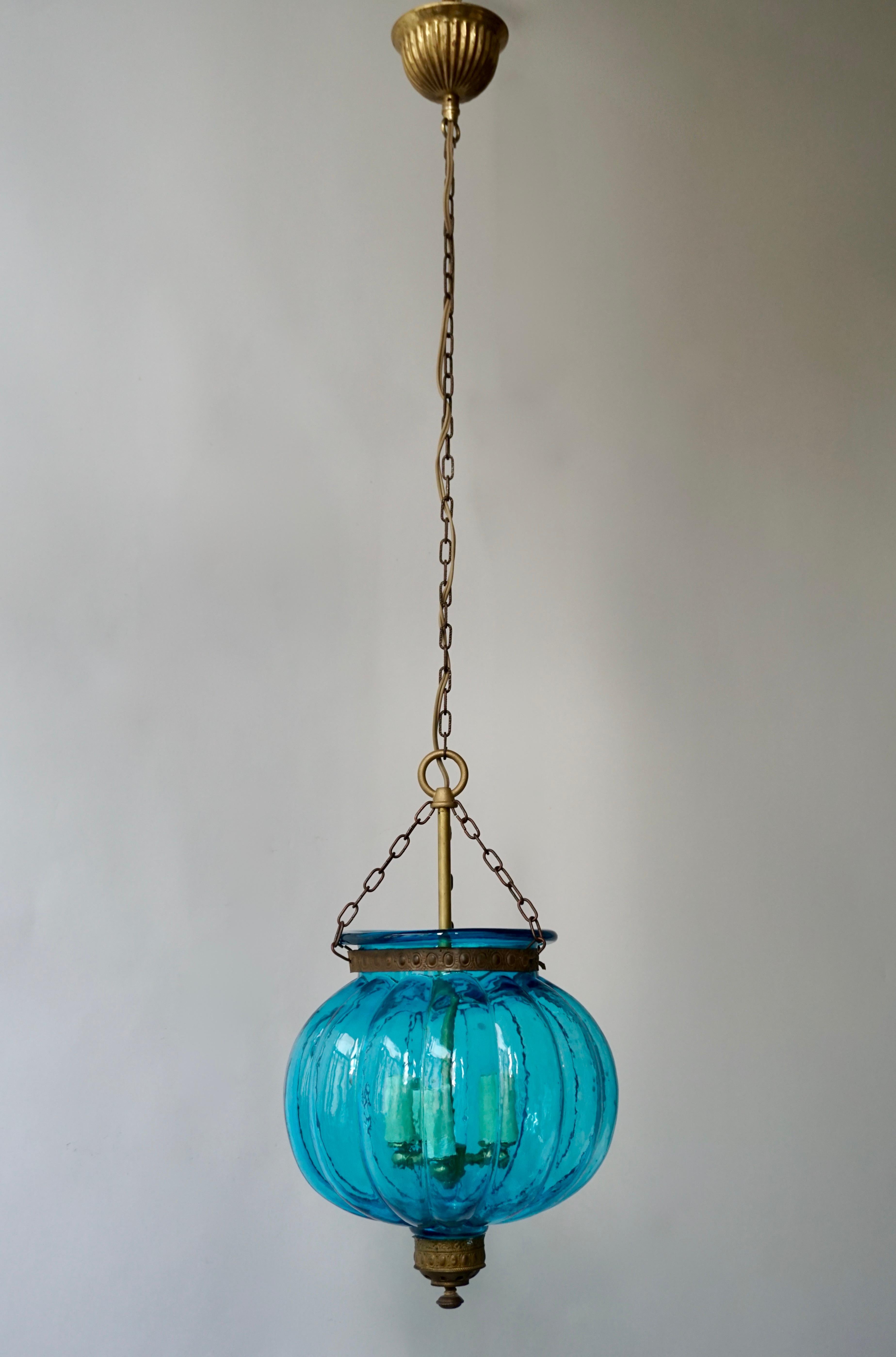 Belge Lampe à suspension en cristal bleu de Val St. Lambert en vente