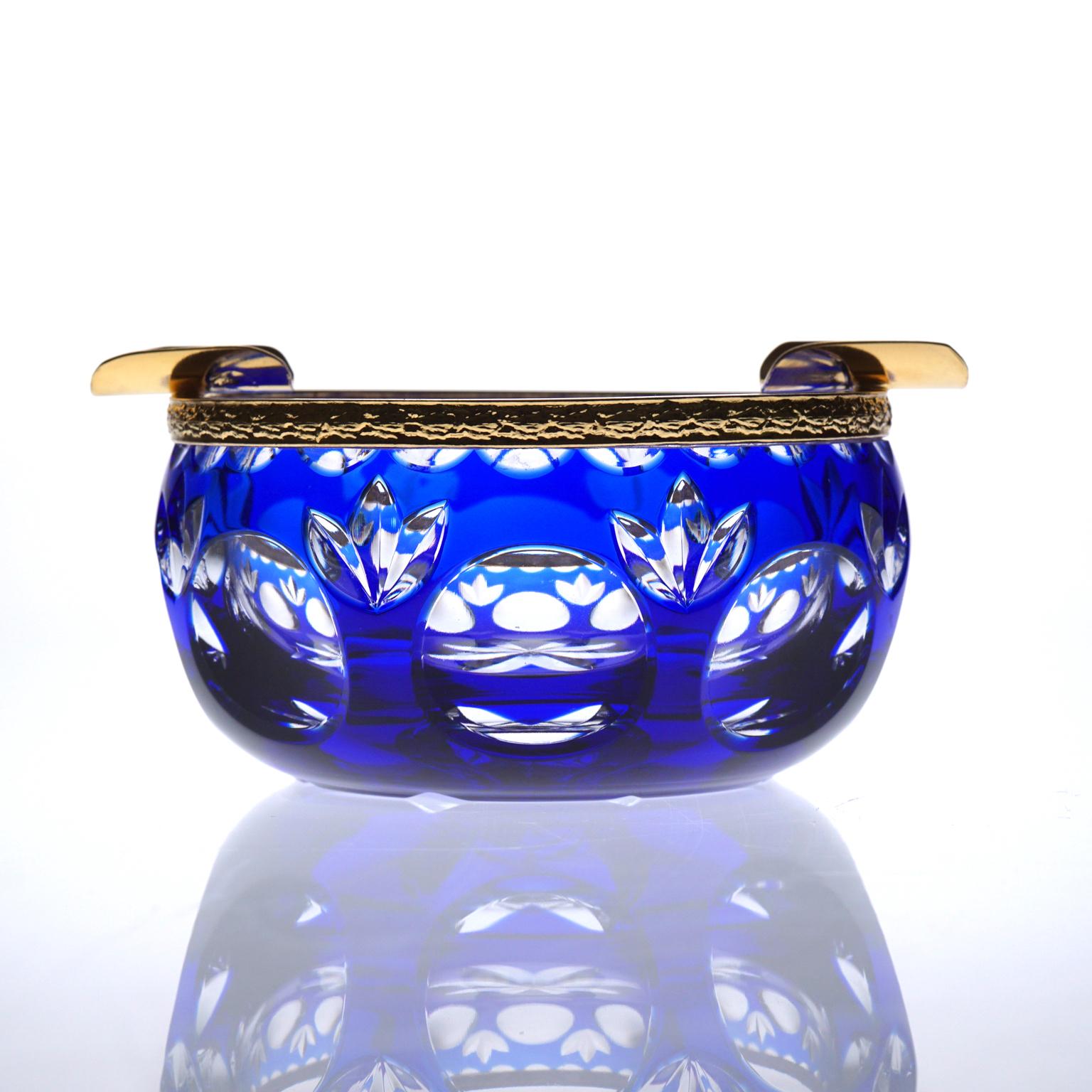 Beautiful blue crystal ashtray embellished with bronze covered with 22-carat gold.

Unique design, unique item.

Circle in bronze, possibility to rest 2 cigarette/cigar.



Our items are manufactures in eastern France, in a small village