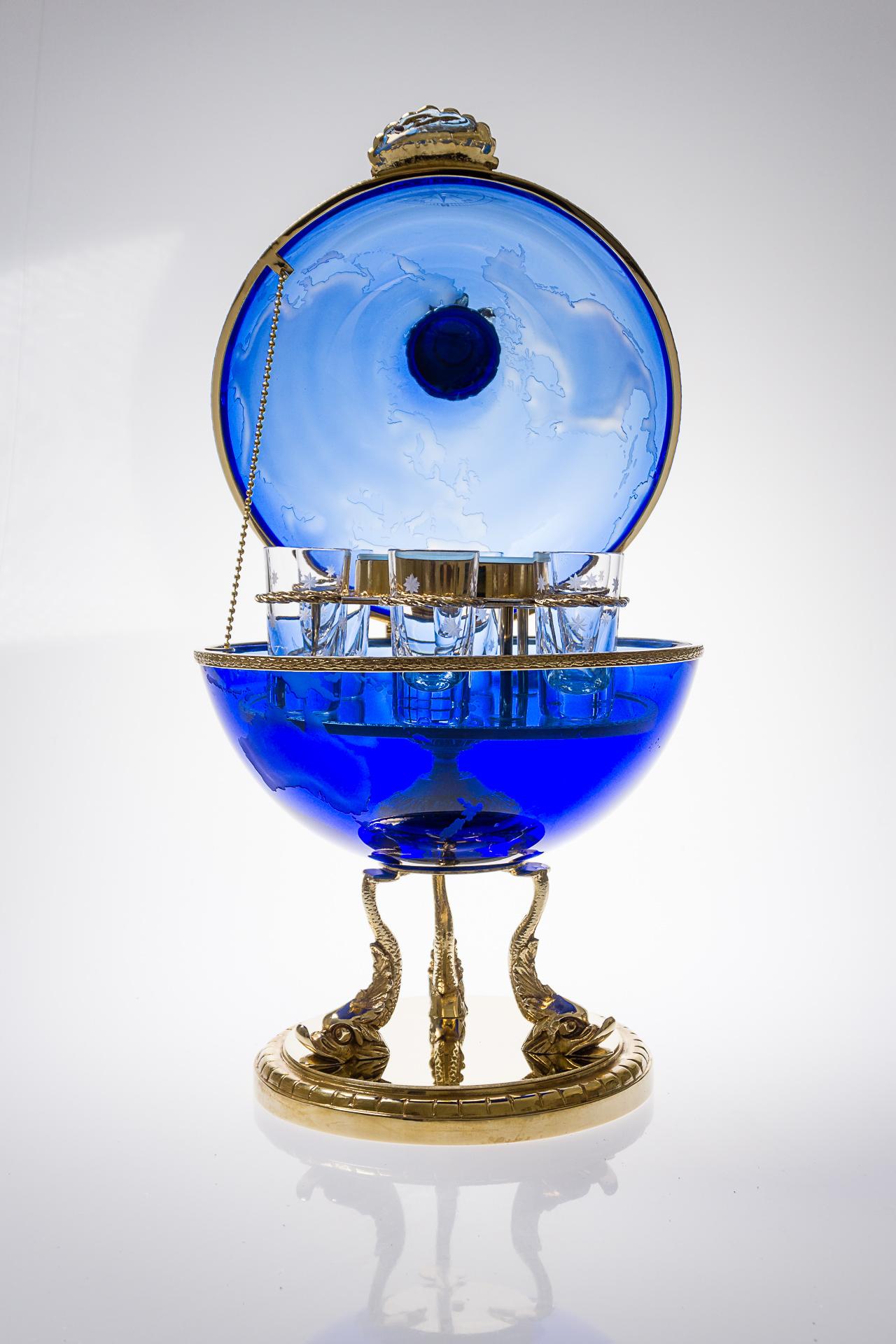 Blue Crystal Vodka & Caviar Cave With Covered 22-Carat Gold, Oriental-Style In New Condition For Sale In Montbronn, FR