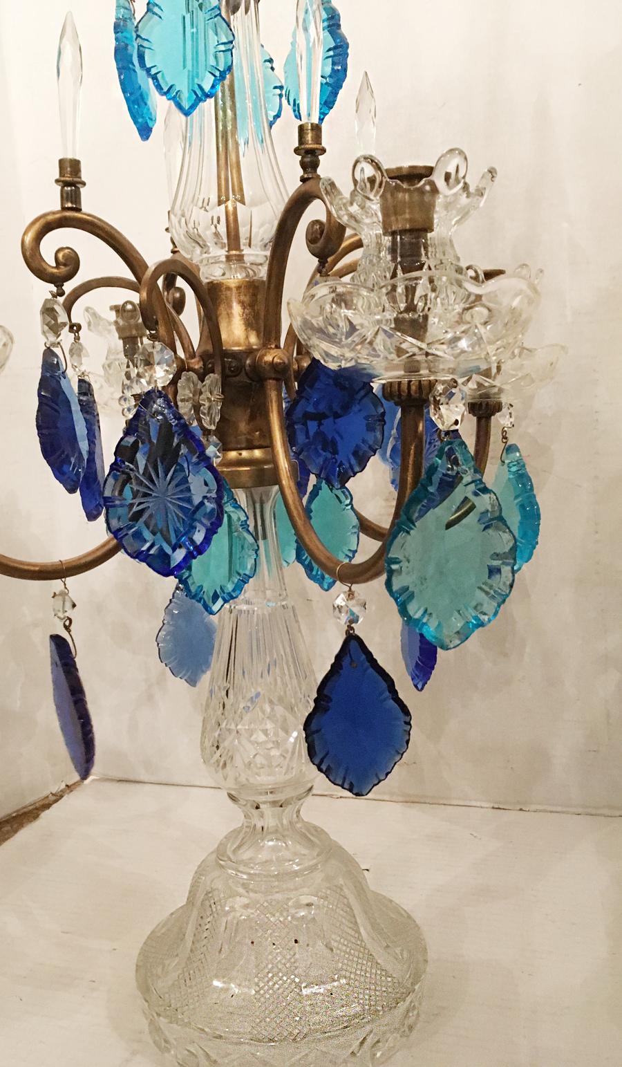 Blaue blaue Kristalle Französisch Kandelaber im Angebot 1