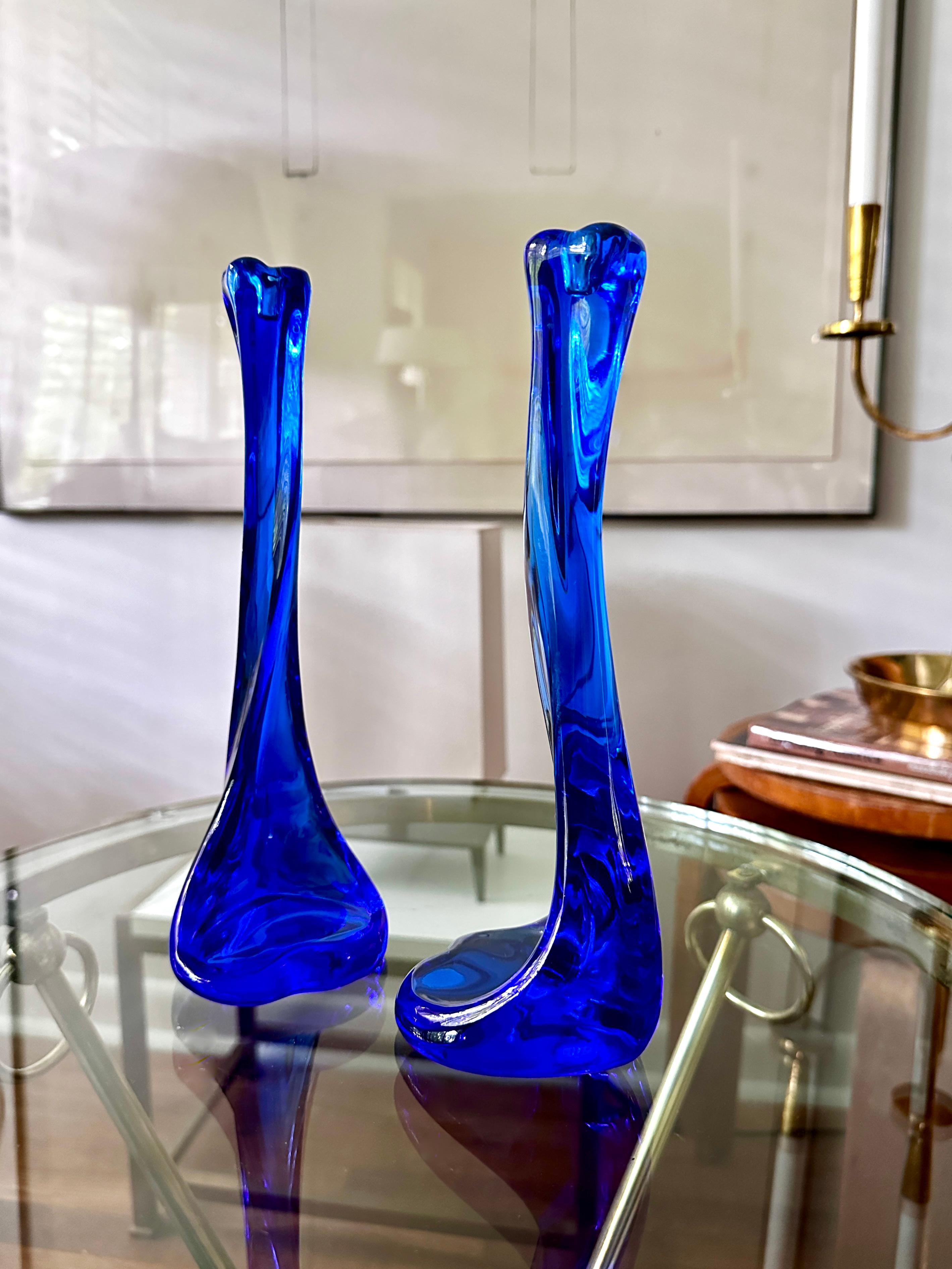 Blaue Kerzenständer aus der Crystel-Serie „Bone“ entworfen von Elsa Peretti für Tiffany (Kristall) im Angebot