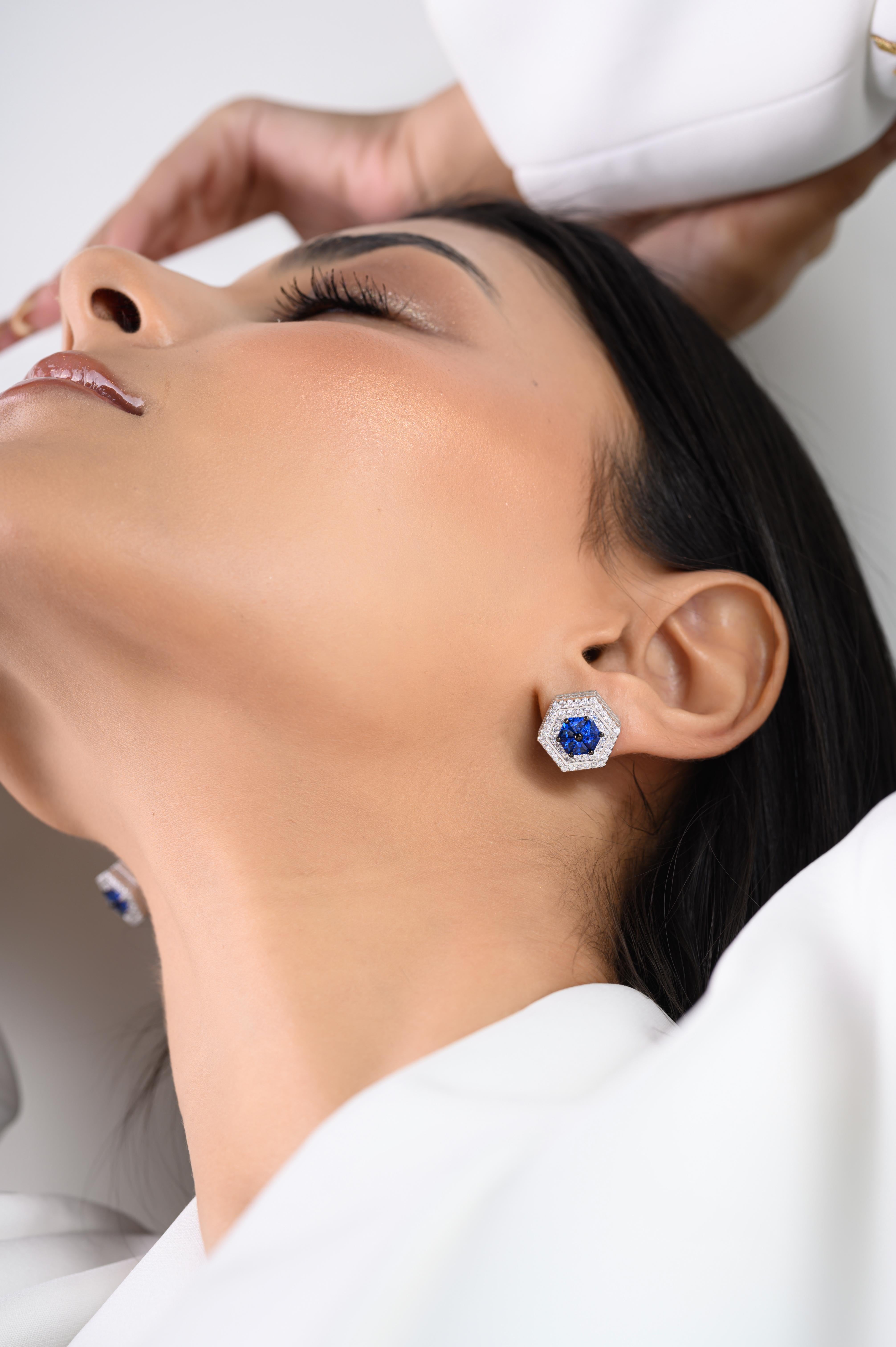 Donna Orecchino a conchiglia con esagono di zirconia blu per fidanzata in argento in vendita