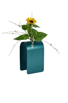 Blaue Dahlienvase von WM Metal Design