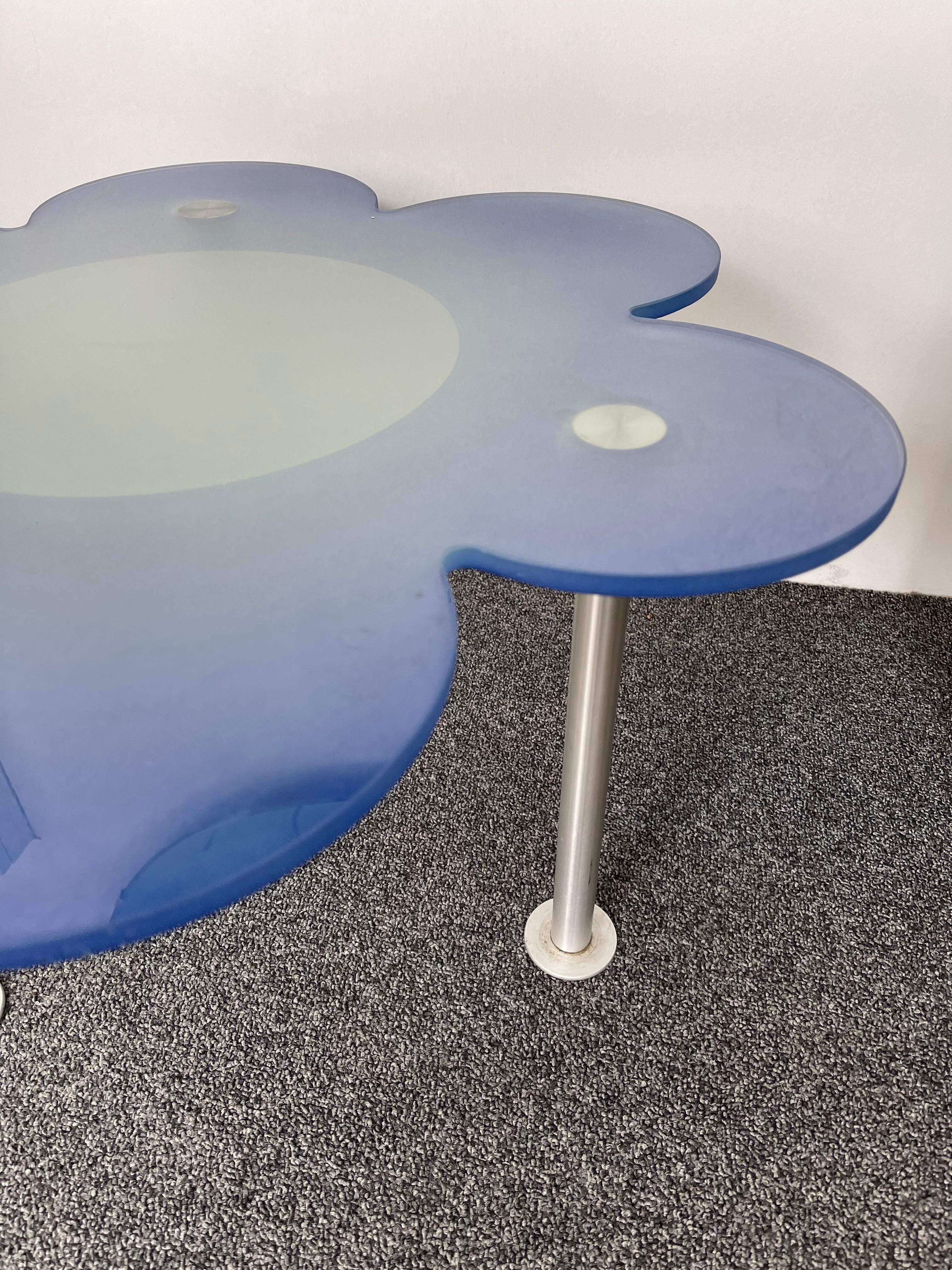 Blue Daisy Flower Glass Table by Glas Italia, Italy, 1990s In Good Condition For Sale In SAINT-OUEN, FR