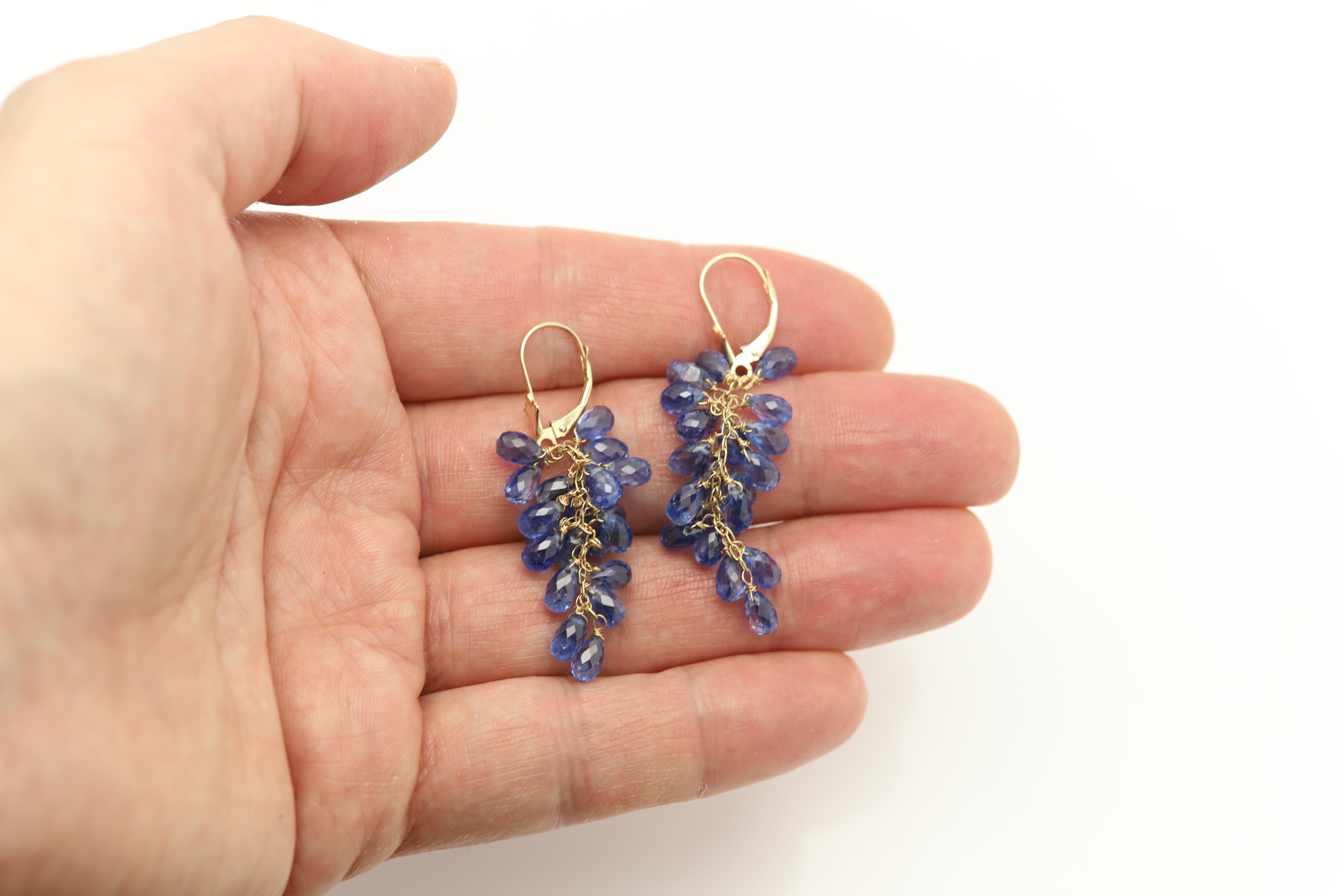 Boucles d'oreilles pendantes Bleu Briolette Naturelle Pierre de Cyanite Or jaune 14 carats Neuf - En vente à Brooklyn, NY
