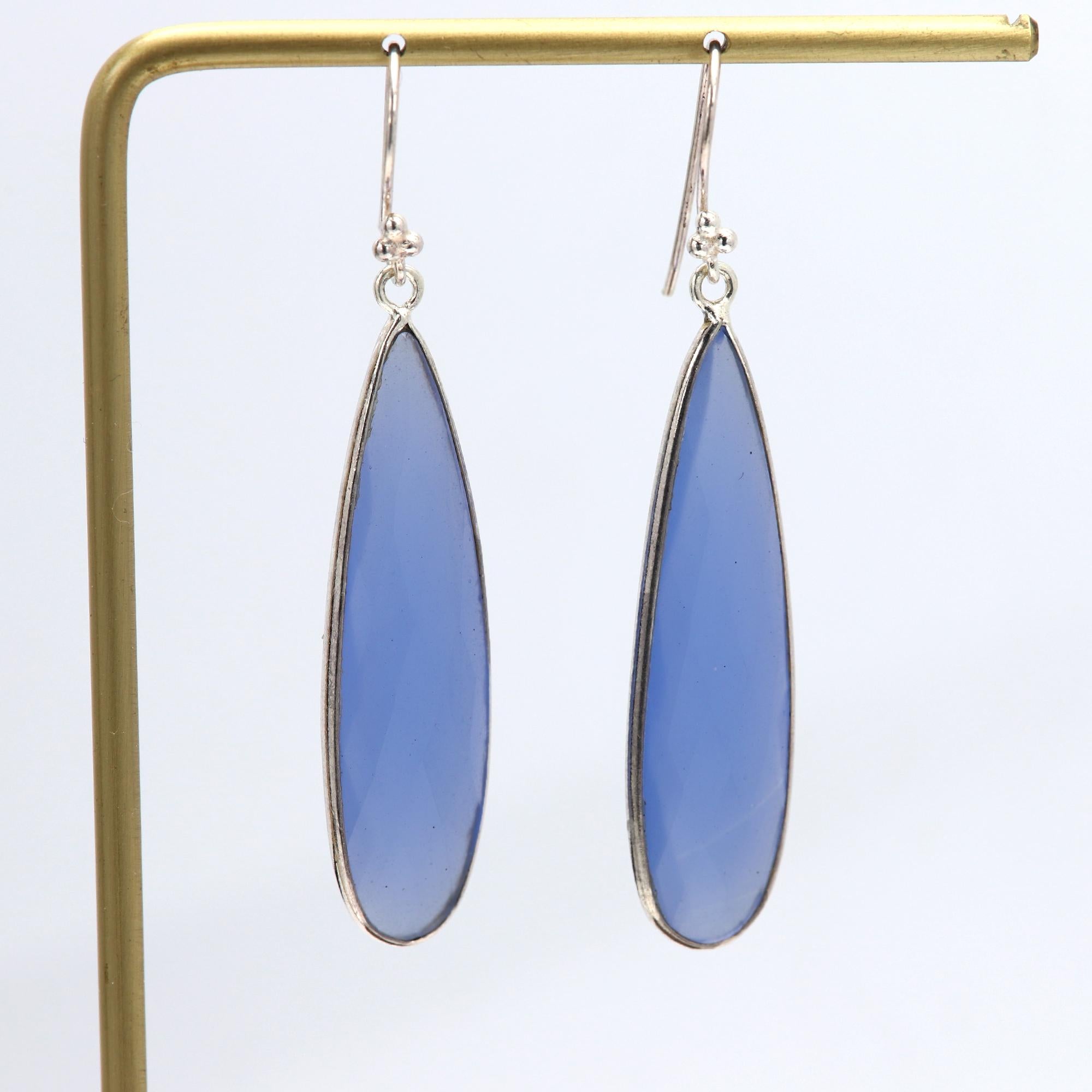 Orecchini blu a pendente A. Silver Orecchino a lampadario in calcedonio in vendita 1