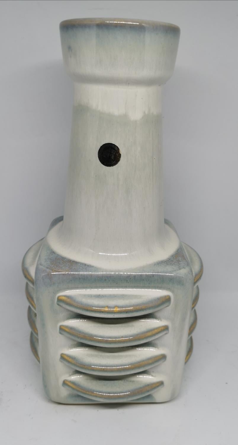Large stoneware vase with ceramic glaze in different shades of blue and white. 

Designed by Einar johansen and produced by danish company Søholm Stentøj.

Circa 1960.

Very good condition.