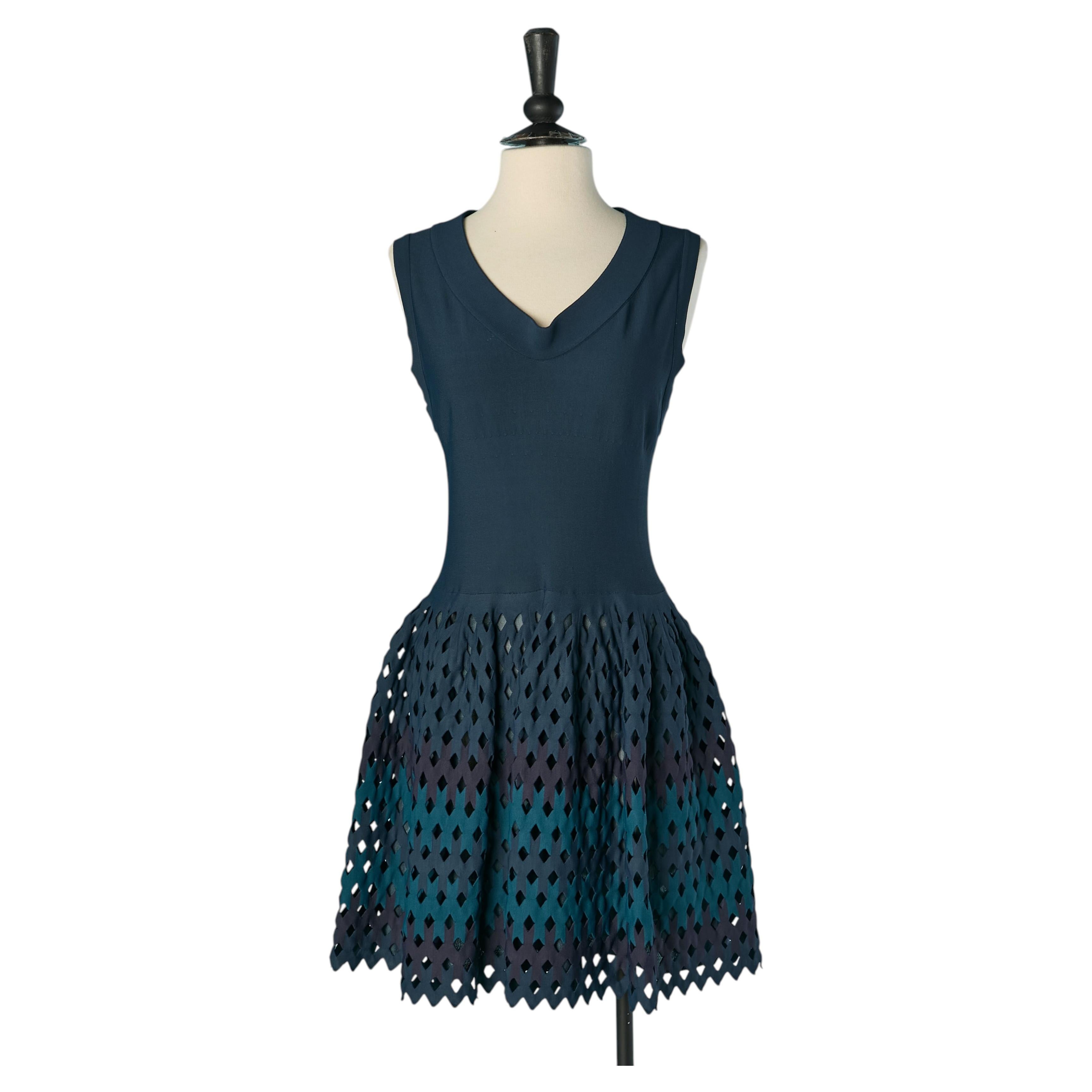 Robe de cocktail sans manches bleu dégradé avec découpes ALAIA en vente