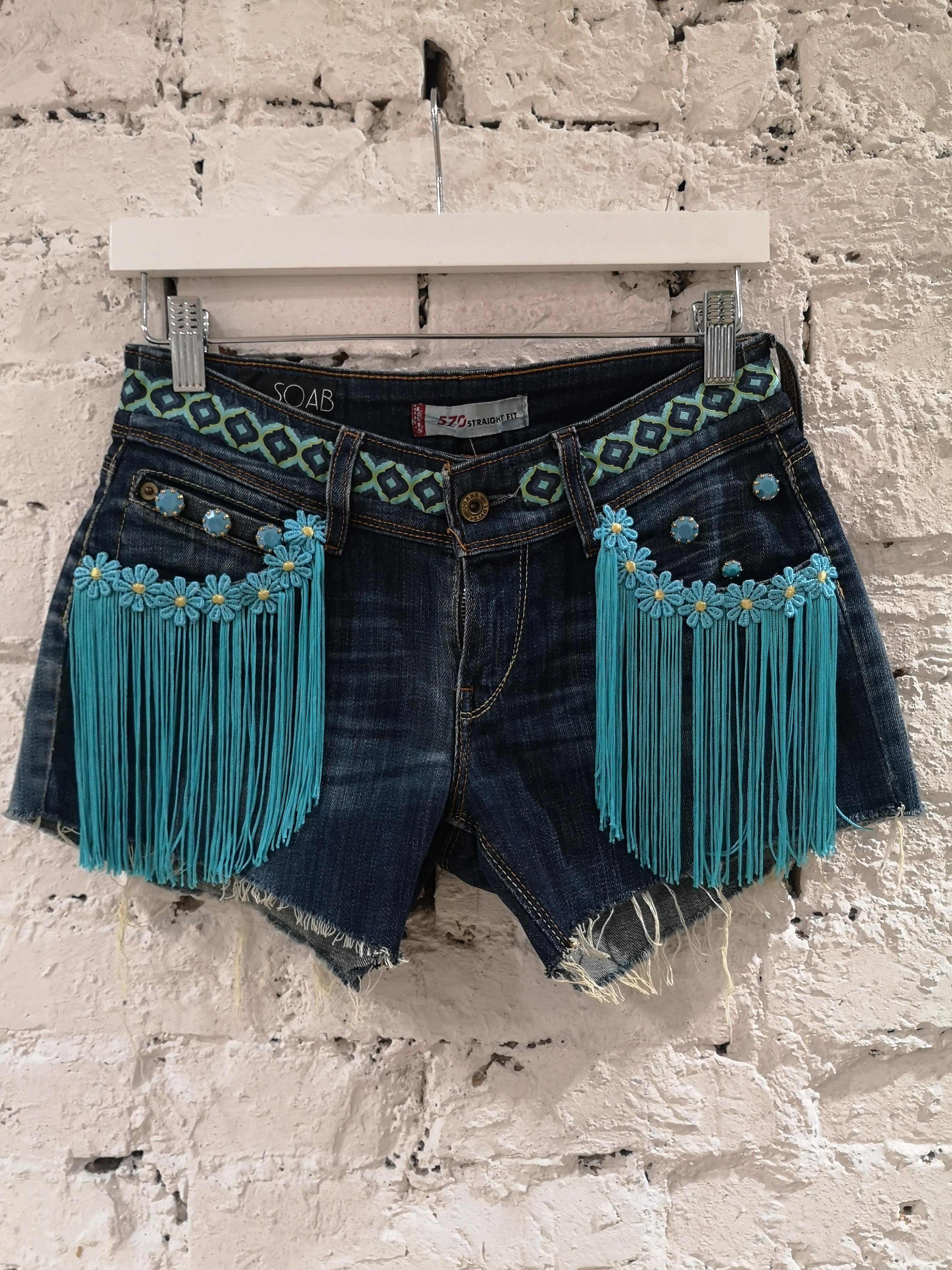 Blue denim SOAB shorts
vintage shorts recycled and customised totally handmade embellished with fringes and patterns all over
composition: cotton
total lenght 26 cm waist 70 cm