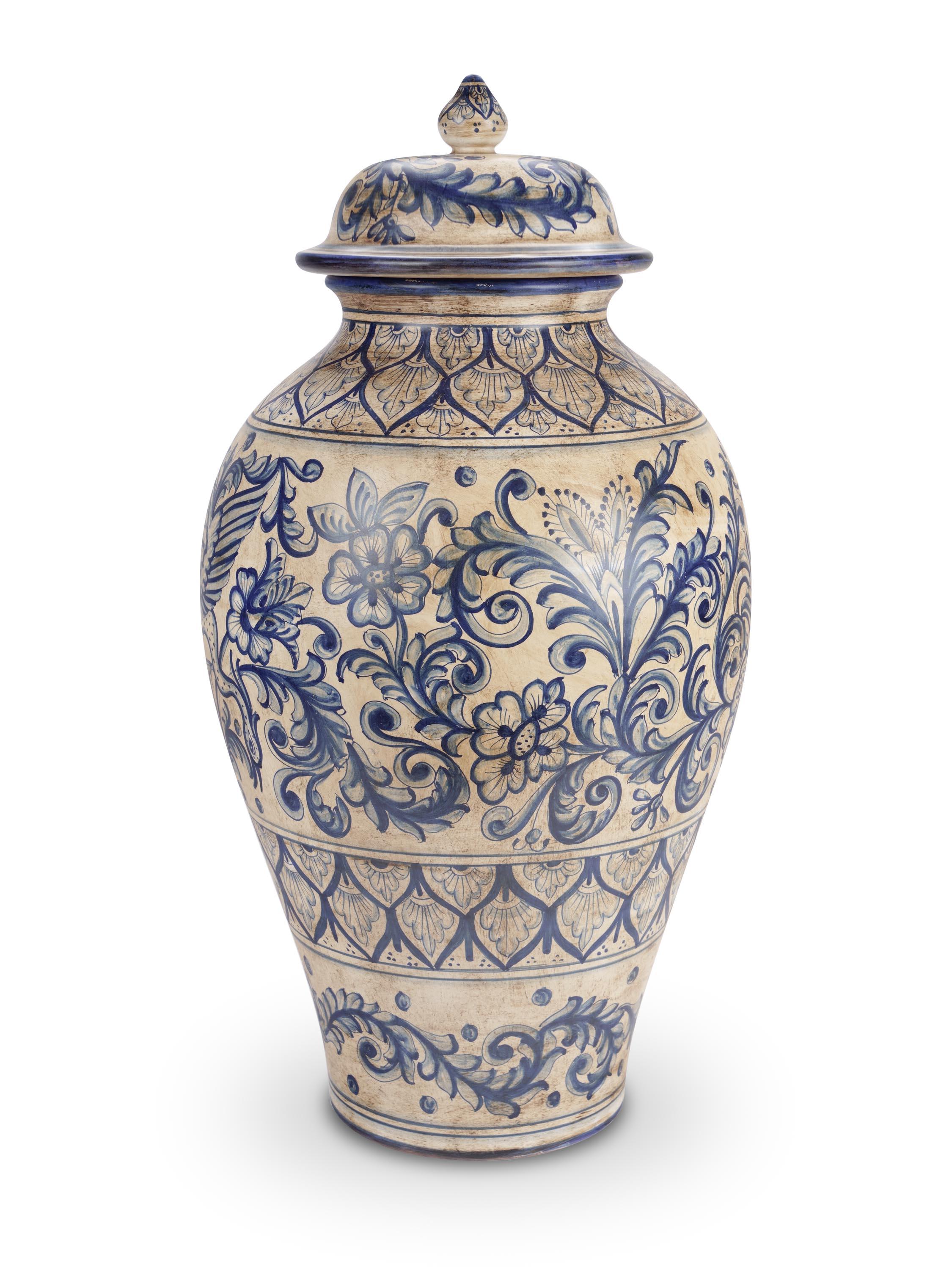 This splendid potiche vase is handmade and hand-painted in Italy: it is decorated with peacocks, known as symbols of resurrection and eternal life, accompanied by a rich representation of floral motifs. The basic decorative texture is characterized