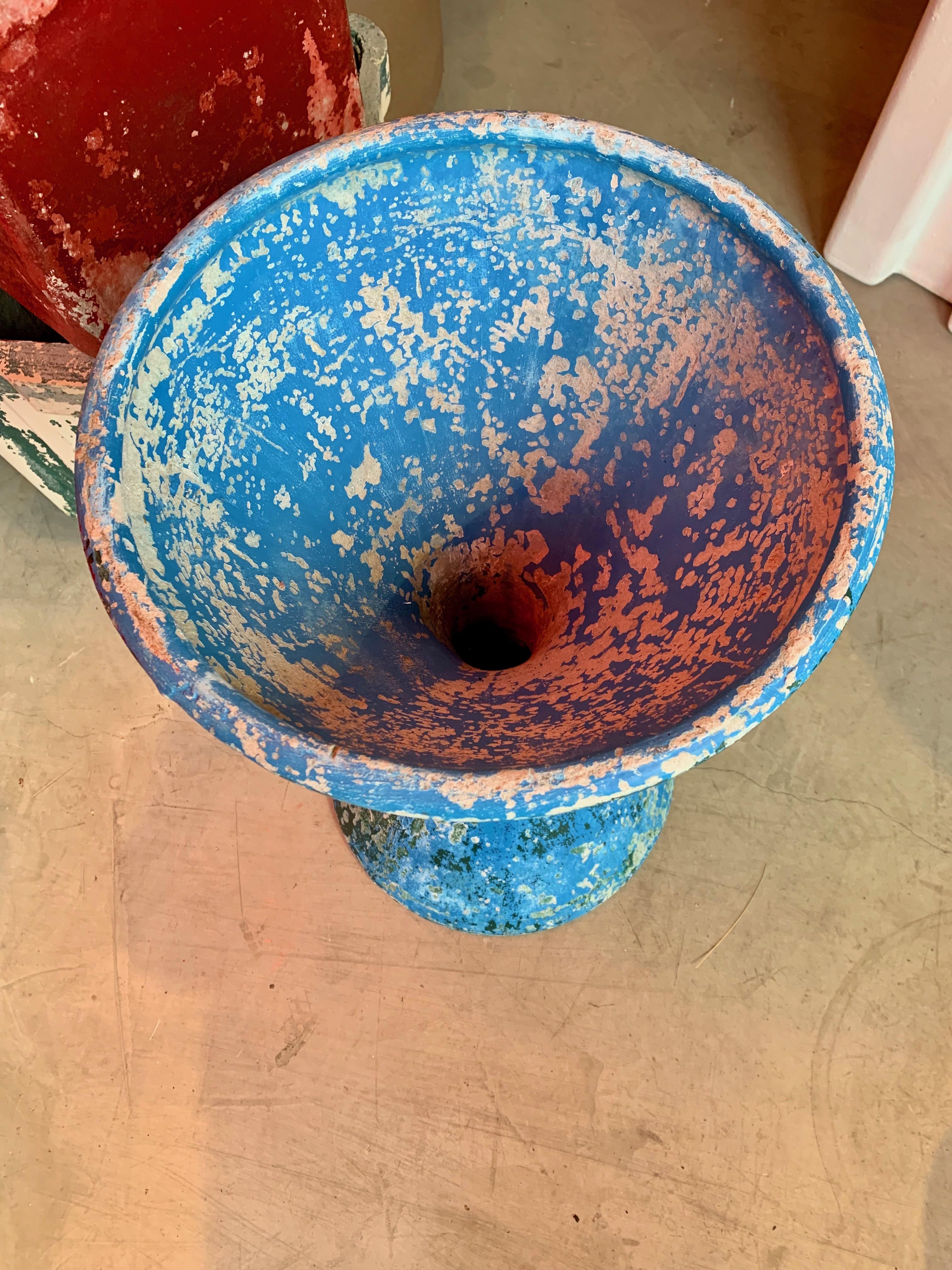 Blue Diabolo Hourglass Planter by Willy Guhl In Good Condition In Los Angeles, CA