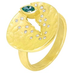 Bague disque de crevasse en or jaune Marquise de diamants bleus, Barbara Heinrich 2025