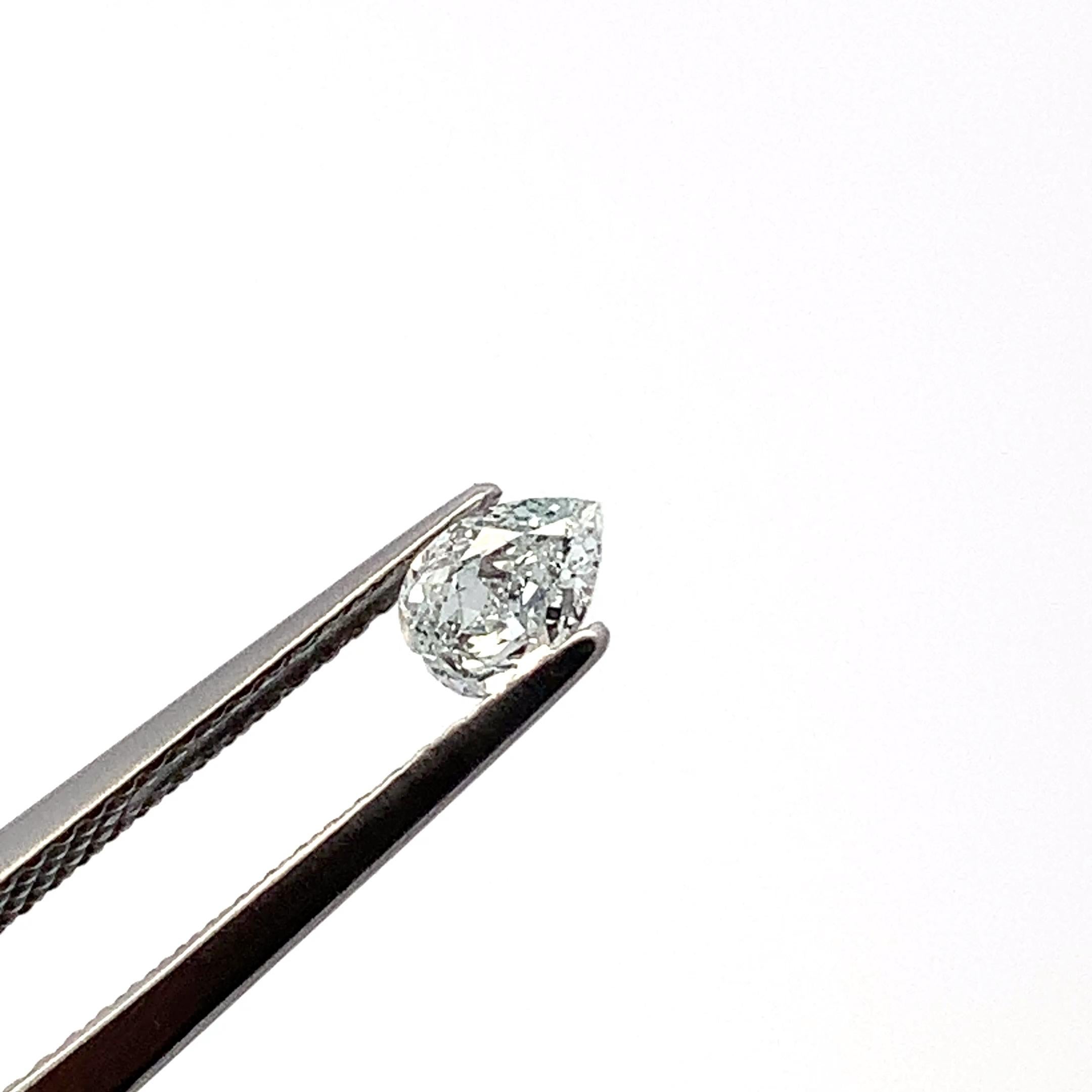 Blue diamond pear shaped solitaire engagement ring 18k white gold In New Condition For Sale In London, GB
