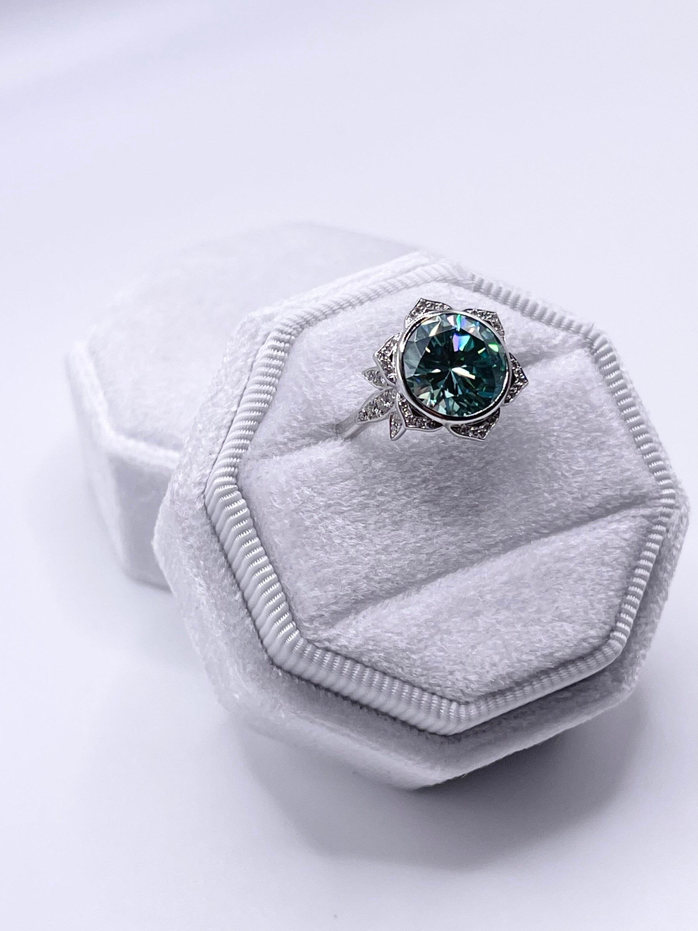Blauer Diamantring Sonnenblumen Moisanit Diamantring 18KT Weißgold Cocktail Rin im Angebot 1