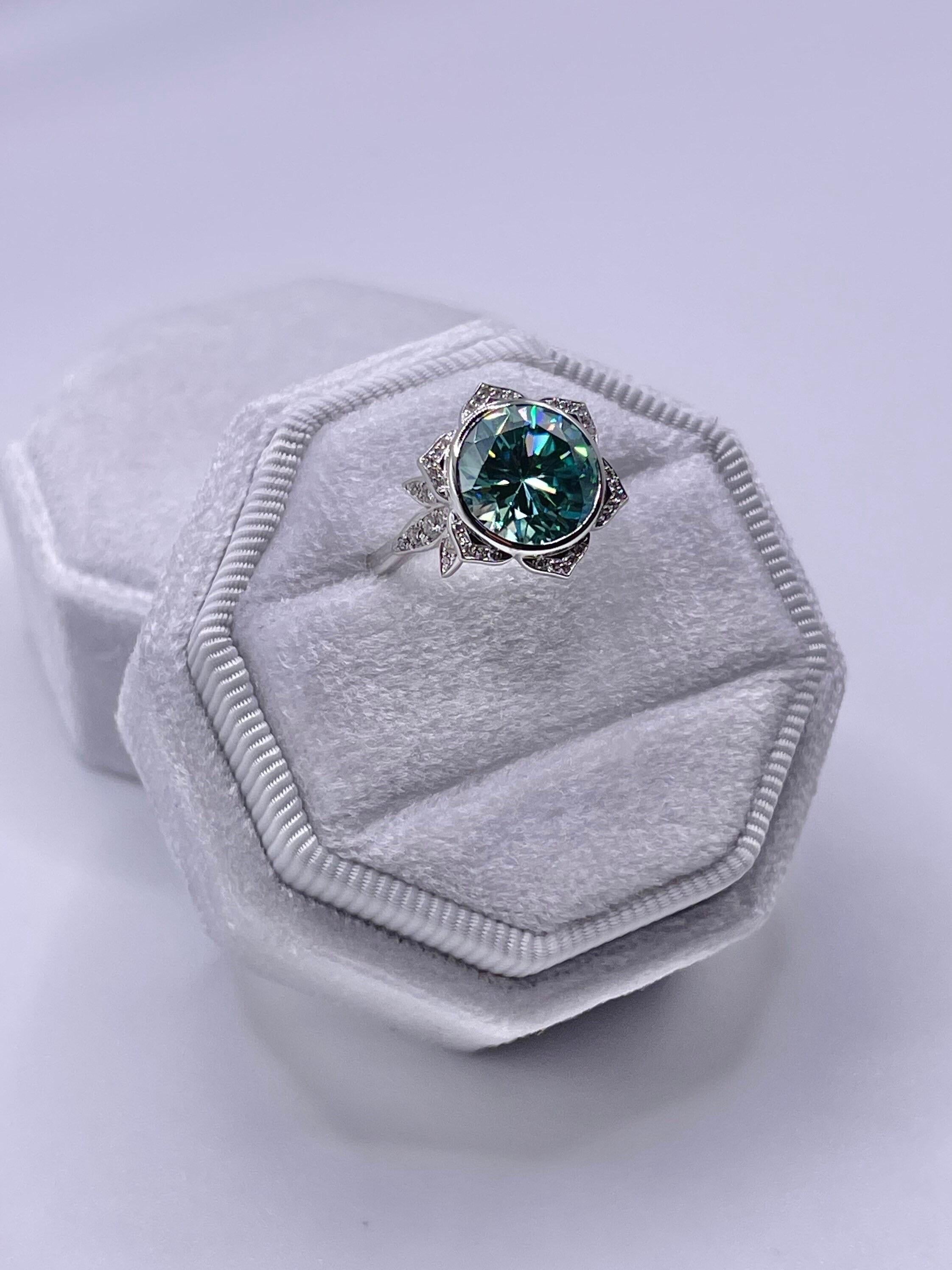 Blauer Diamantring Sonnenblumen Moisanit Diamantring 18KT Weißgold Cocktail Rin im Angebot 2