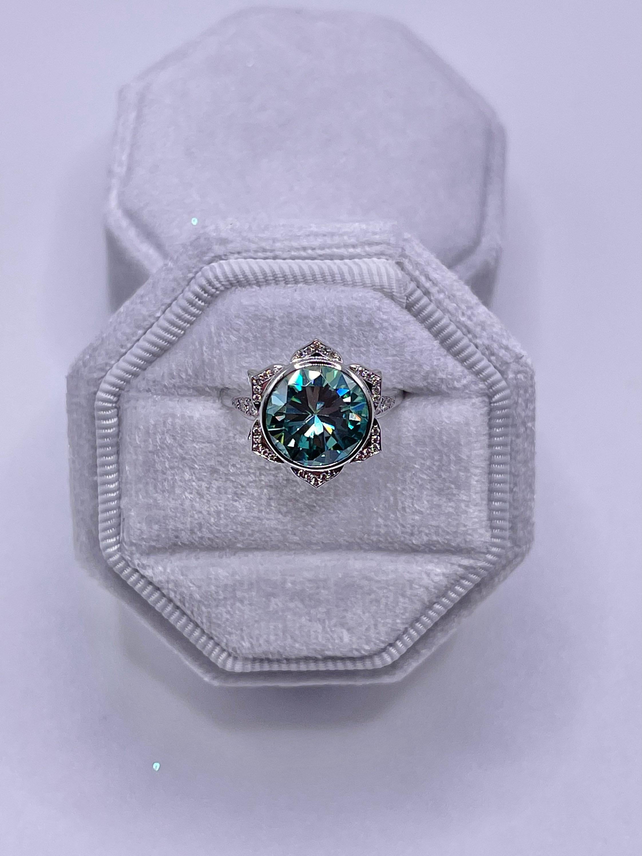 Blauer Diamantring Sonnenblumen Moisanit Diamantring 18KT Weißgold Cocktail Rin im Angebot 3