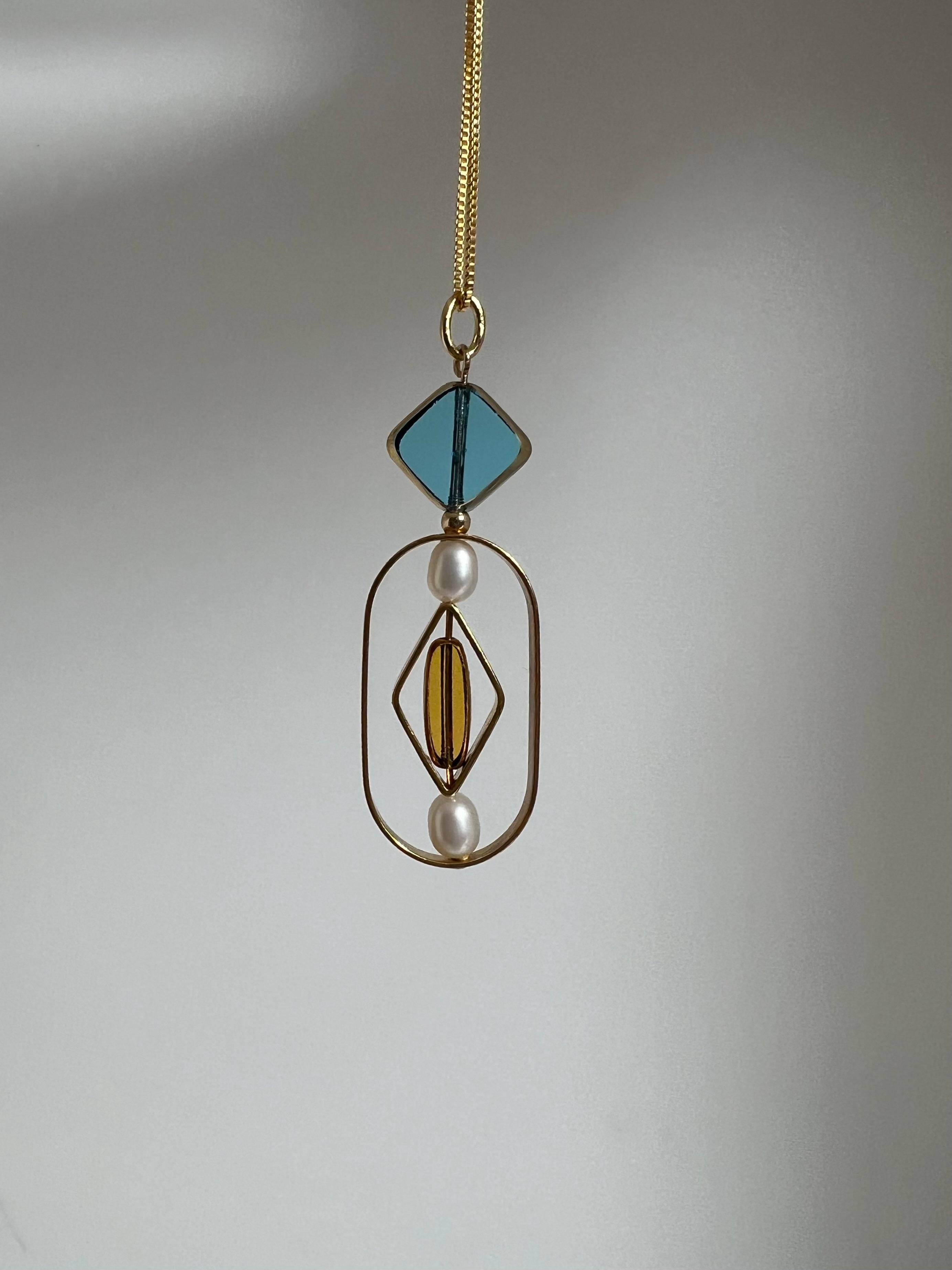 Contemporary Blue Diamond Shape x Pearl Geometric Chain Necklace For Sale