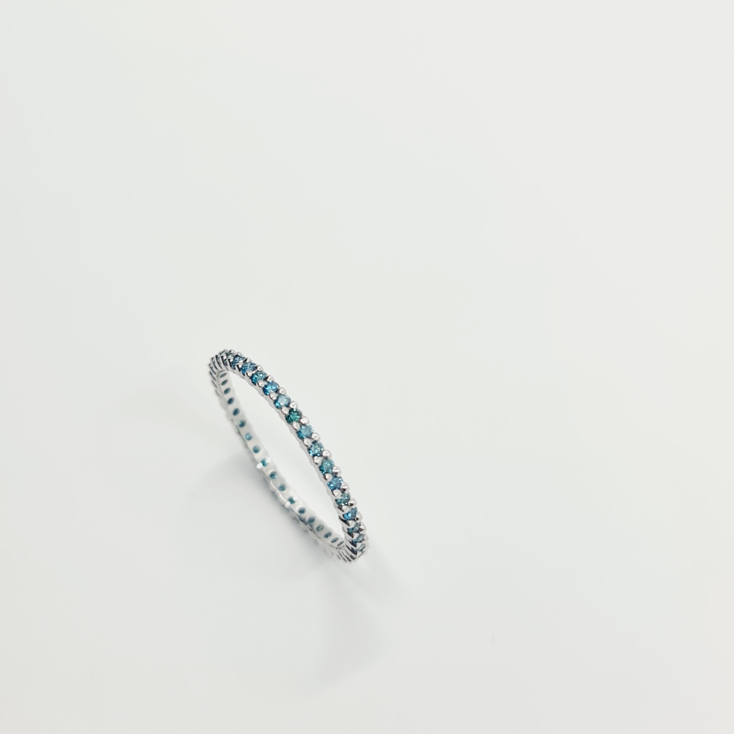 Blue Diamonds Eternity Ring 0.36 Carat VS Fancy Blue / Blue-Green Treated In New Condition For Sale In Darmstadt, DE