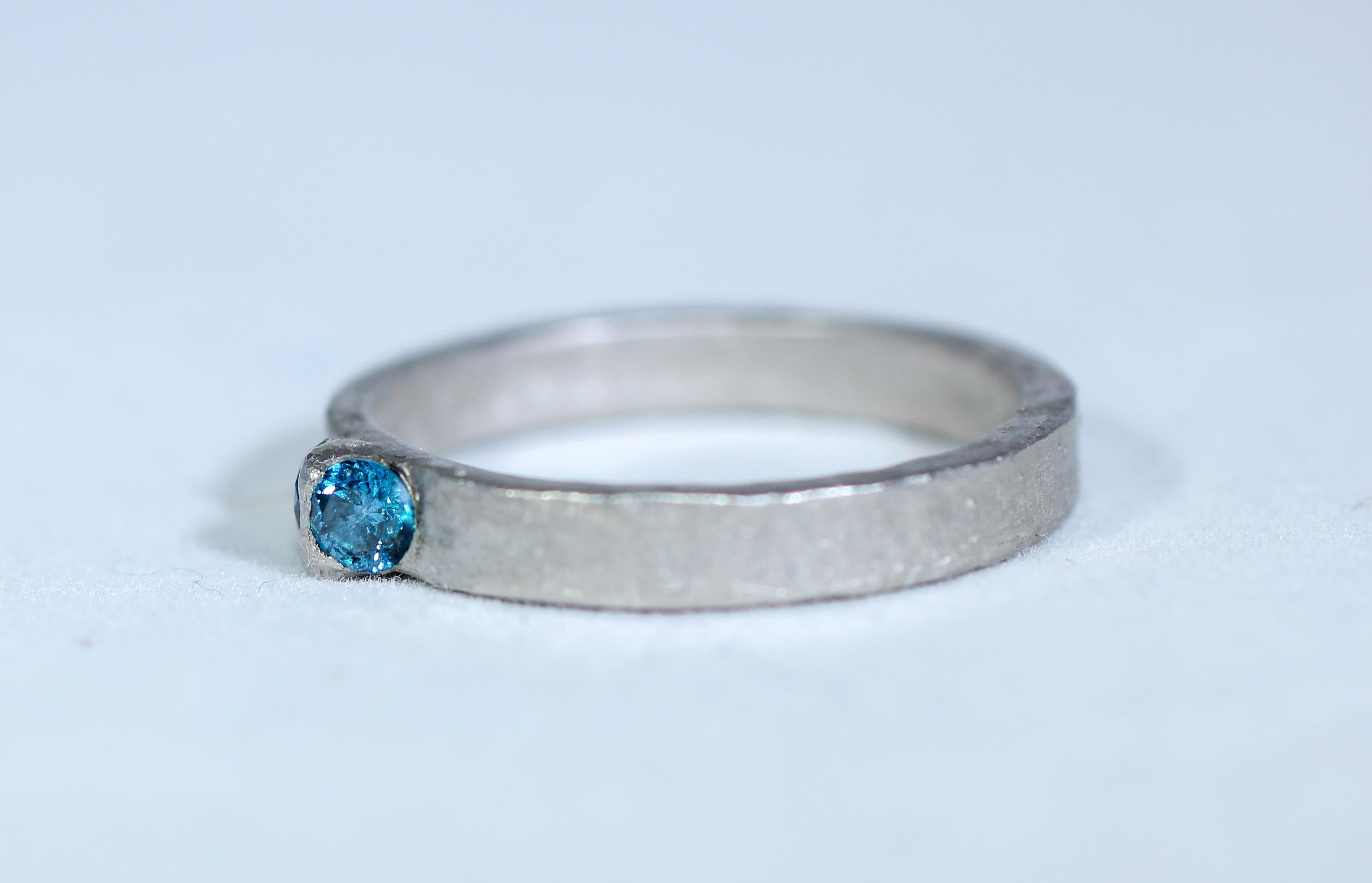 Taille ronde Bague en platine sertie de diamants bleus Bague artisanale Cadeau pour Homme Femme Maman en vente