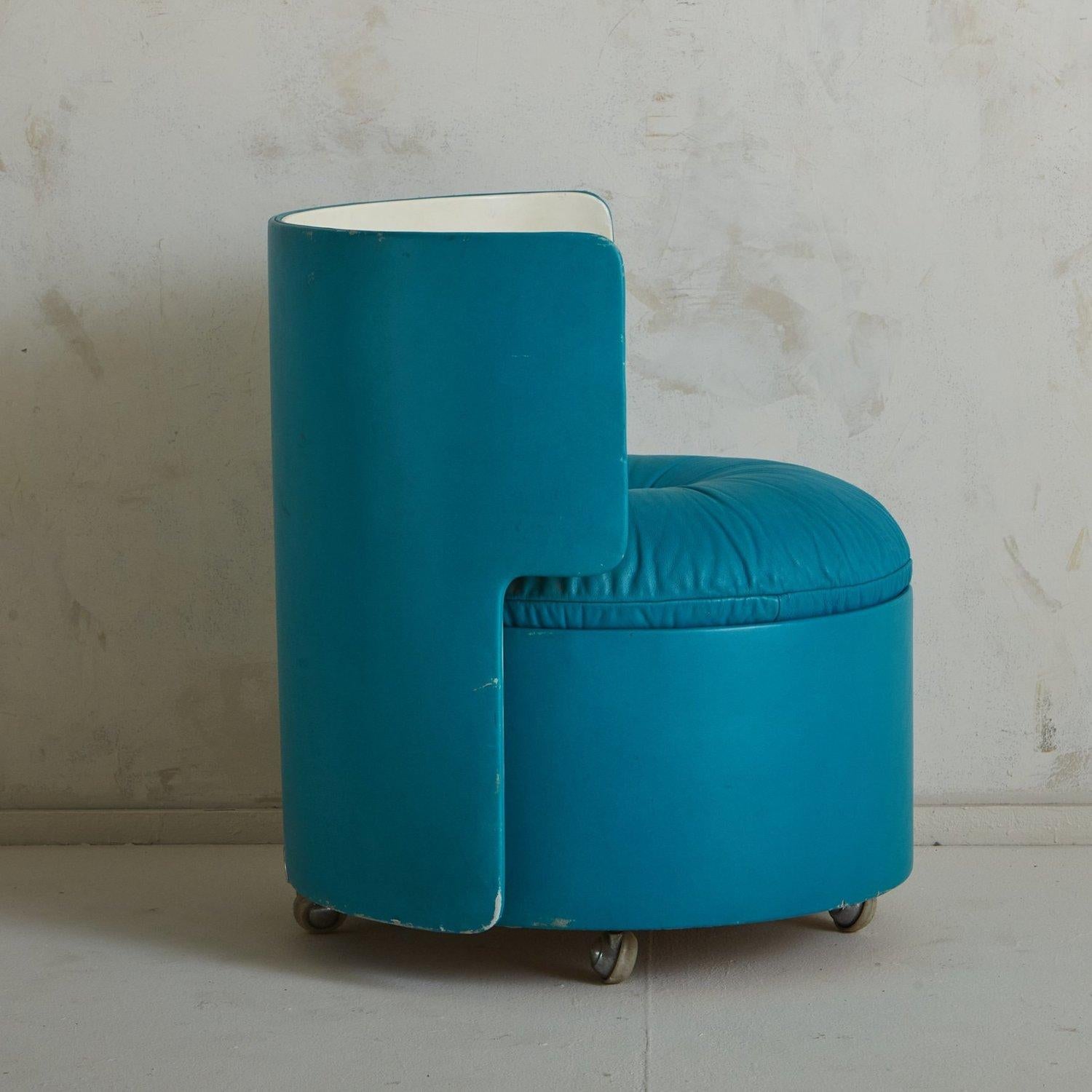 Blauer 'Dilly Dally' Stuhl von Luigi Massoni für Poltrona Frau, Italien 1968 im Zustand „Gut“ im Angebot in Chicago, IL