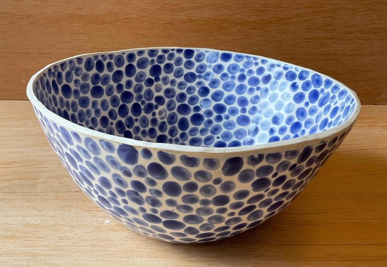 Blue Dots on White Stoneware Fruit Bowl In New Condition For Sale In New York City, NY