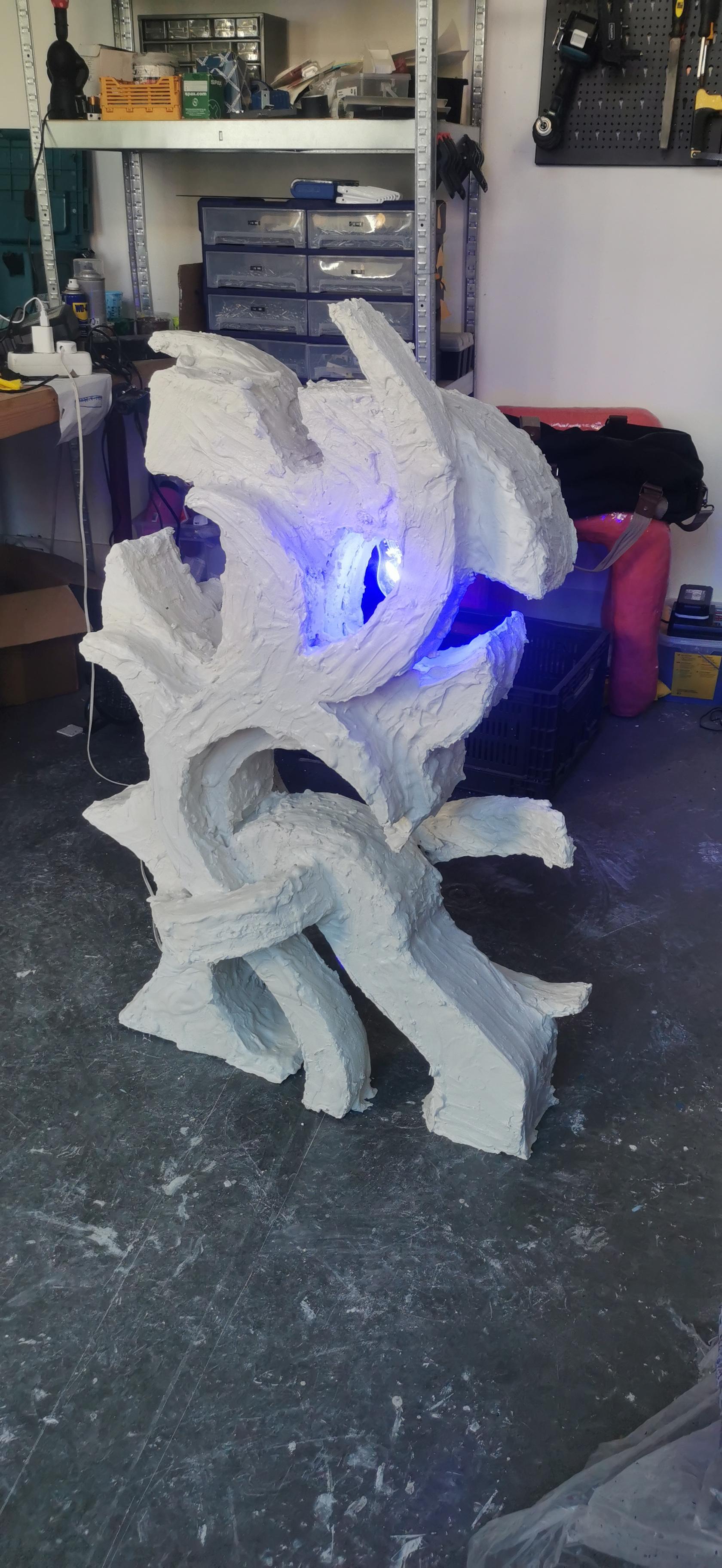 Contemporary White Dragon with Blue Eye lamp made by Hugo Beheregaray For Sale