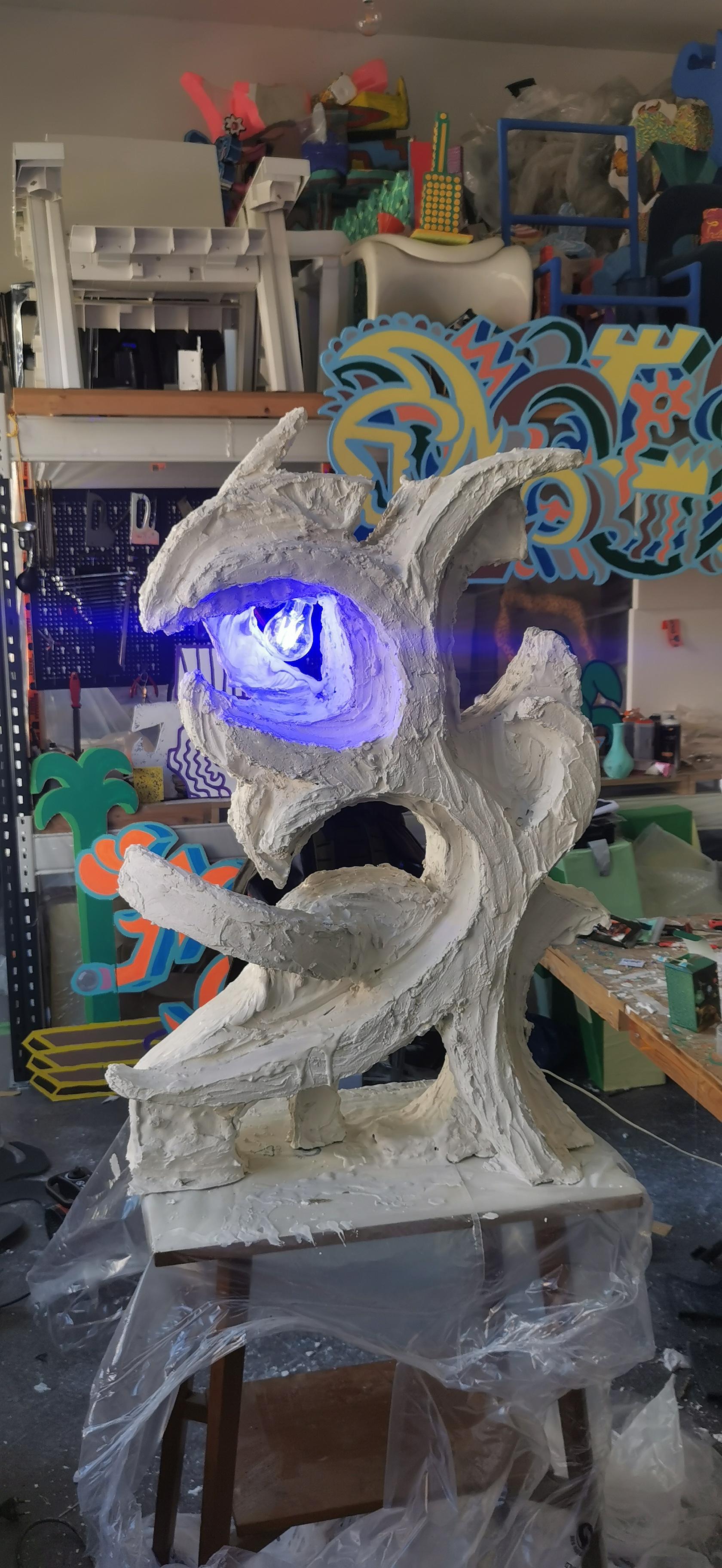 White Dragon with Blue Eye lamp made by Hugo Beheregaray For Sale 1