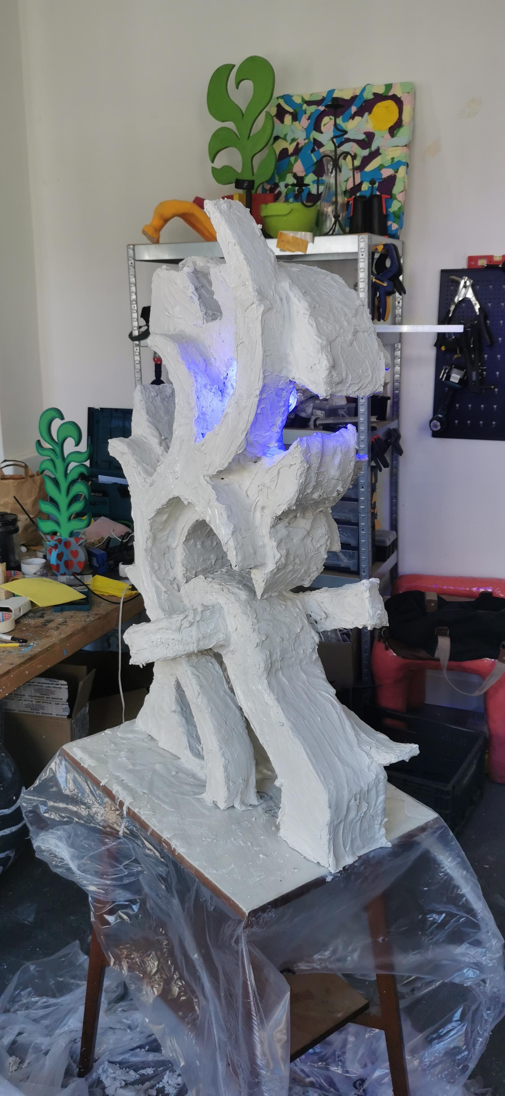White Dragon with Blue Eye lamp made by Hugo Beheregaray For Sale 3