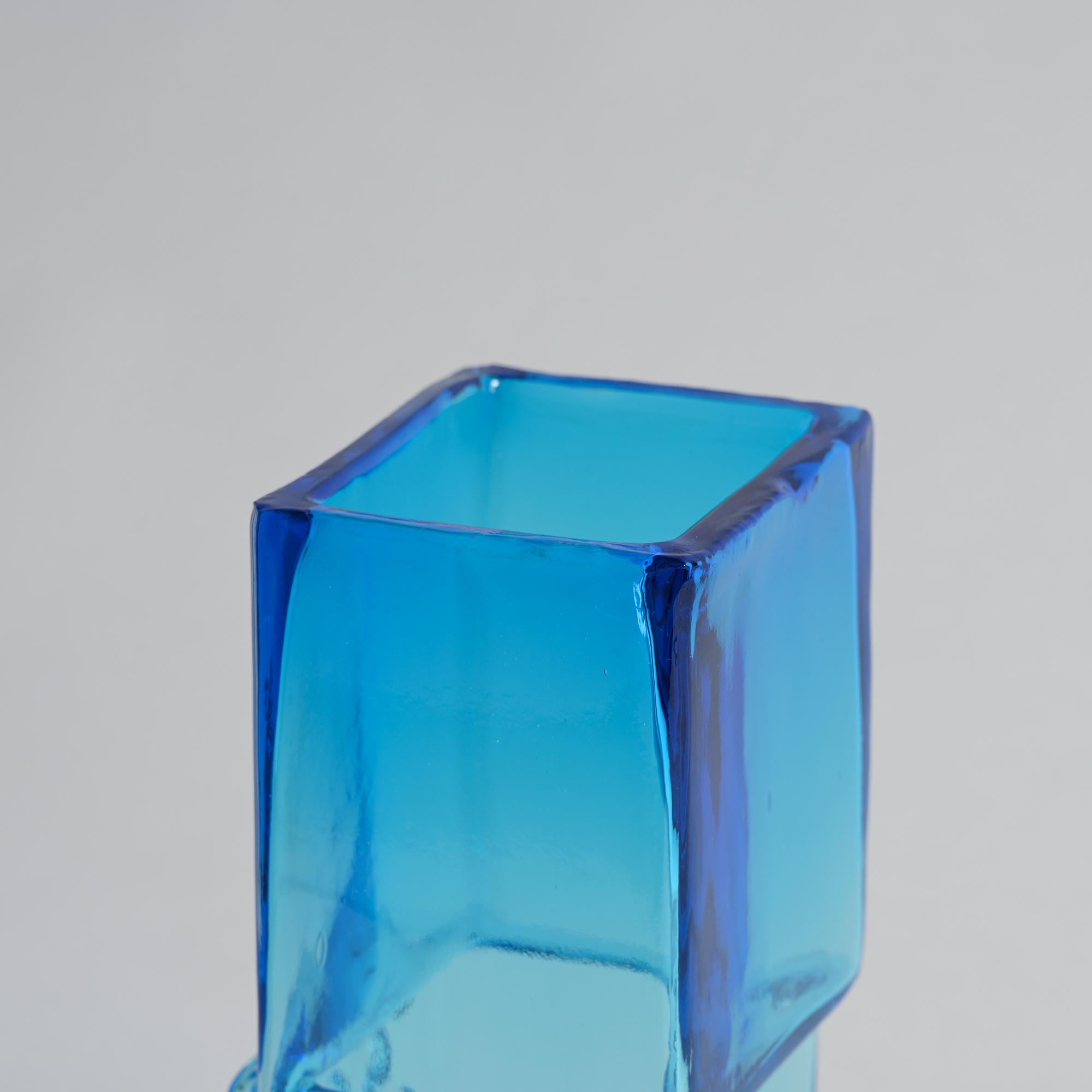 Blue Drunken Bricklayer Vase by Geoffrey Baxter for Whitefriars Glass in vendita 12