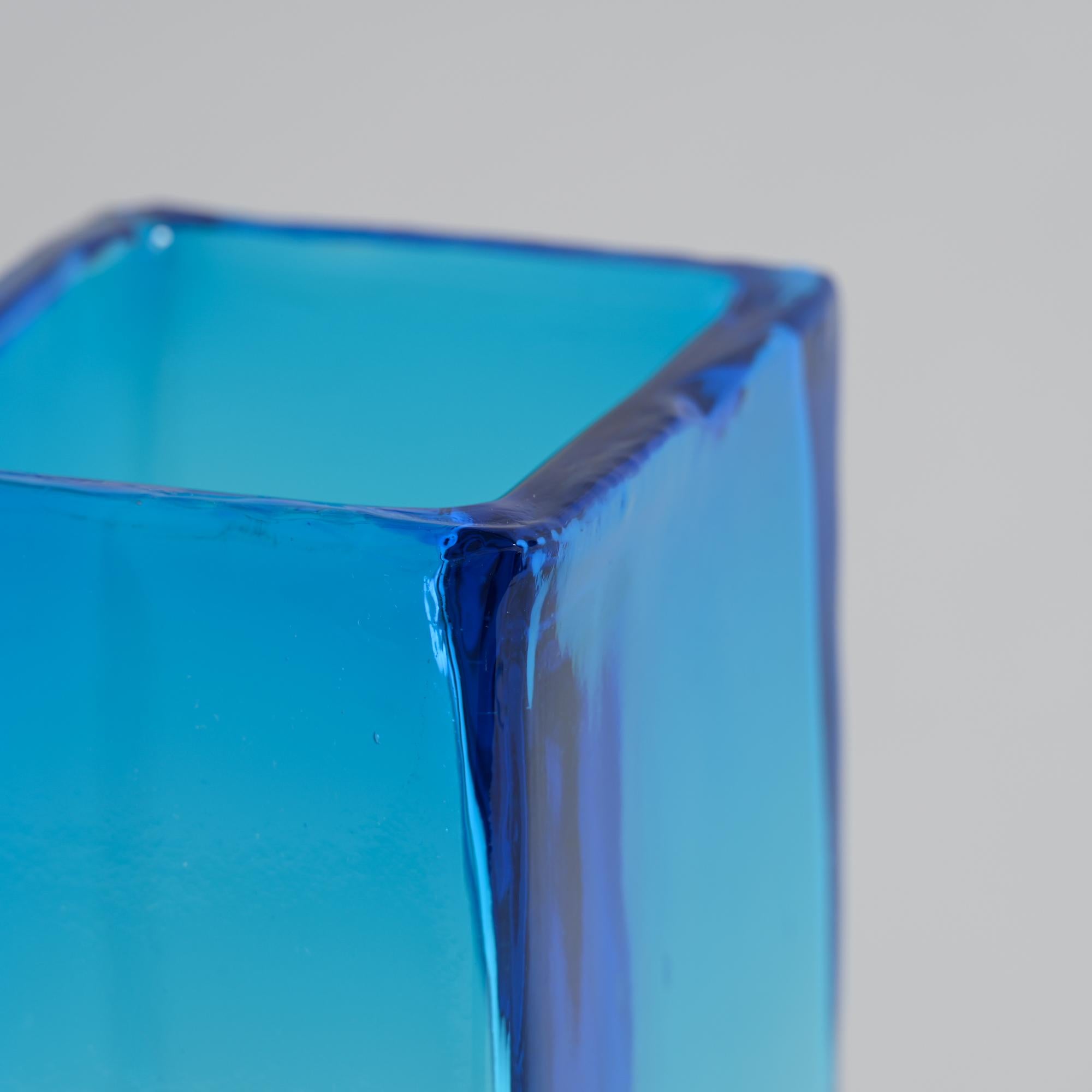 Blue Drunken Bricklayer Vase by Geoffrey Baxter for Whitefriars Glass in vendita 13