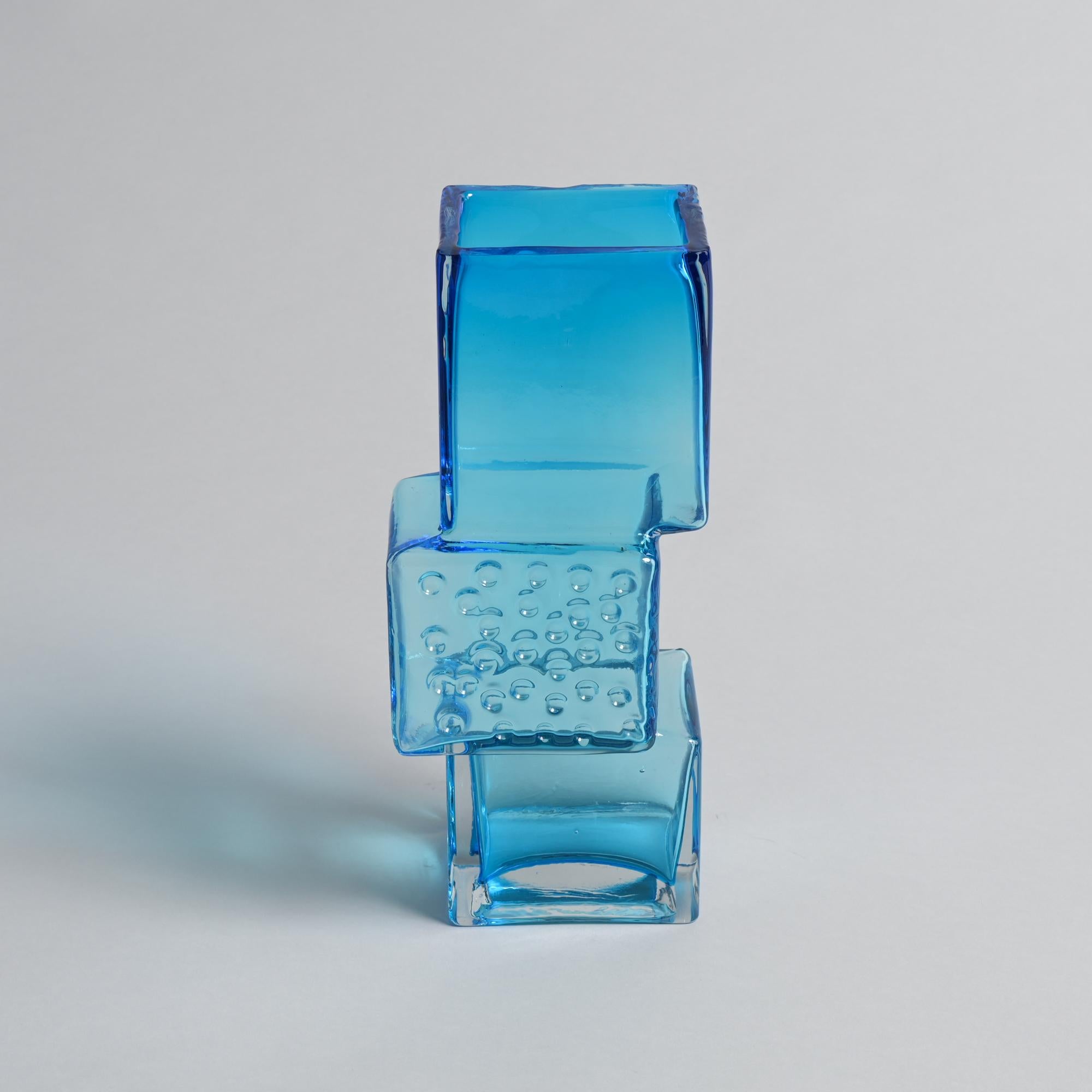 Inglese Blue Drunken Bricklayer Vase by Geoffrey Baxter for Whitefriars Glass in vendita
