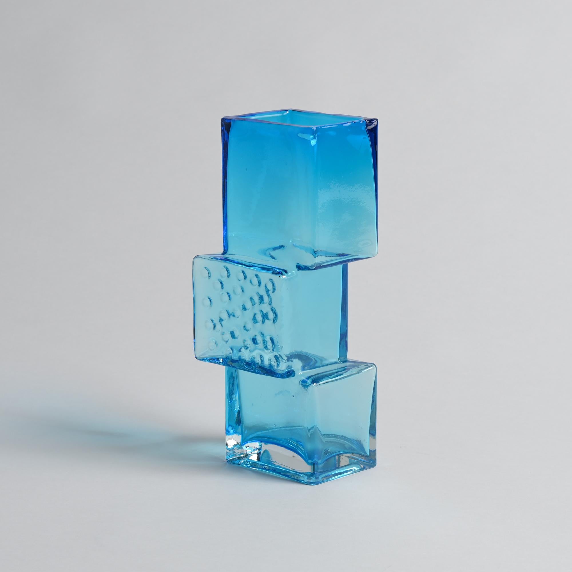 Blue Drunken Bricklayer Vase by Geoffrey Baxter for Whitefriars Glass In condizioni buone in vendita a Vlimmeren, BE