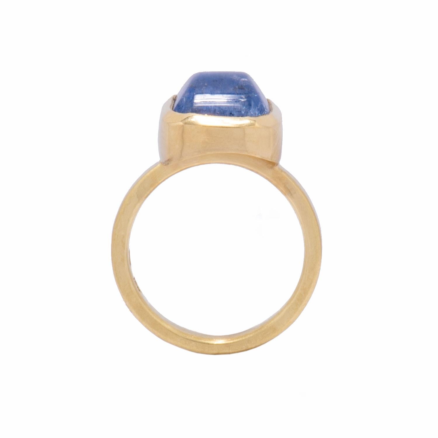 Contemporary Blue Dumortierite Quartz Pillow Ring in 18 Karat Gold For Sale