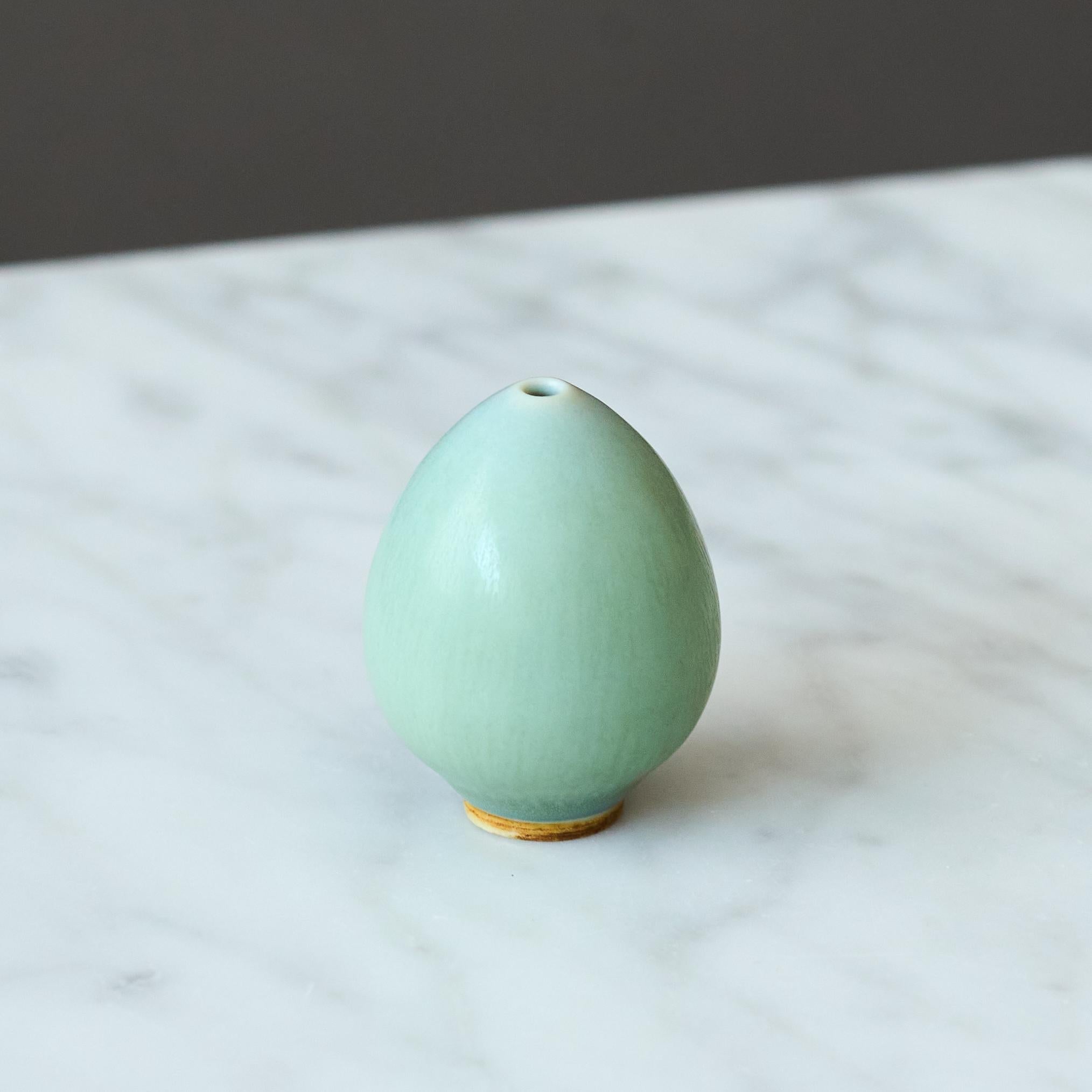 Scandinavian Modern Blue Eggshaped Stoneware Vase Berndt Friberg. Gustavsberg Studio, Sweden 1960s For Sale