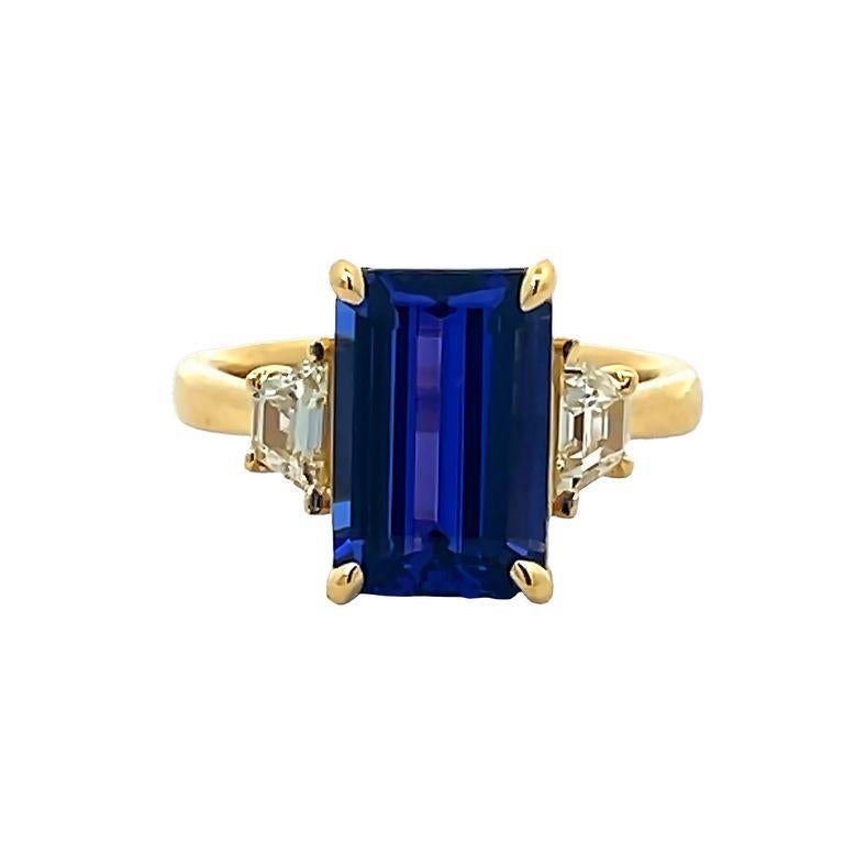 Modern Blue Emerald Tanzanite 4.40CT & Traps White Diamonds 0.39CT Ring in 18K Gold For Sale