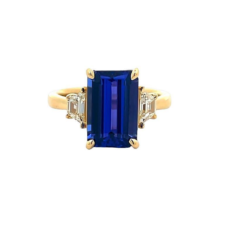 Blue Emerald Tanzanite 4.40CT & Traps White Diamonds 0.39CT Ring in 18K Gold For Sale 2