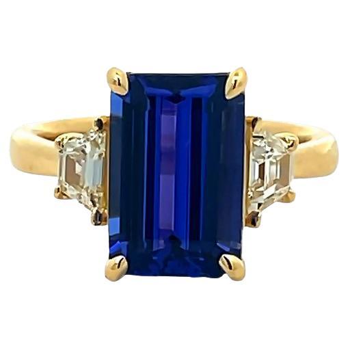 Blue Emerald Tanzanite 4.40CT & Traps White Diamonds 0.39CT Ring in 18K Gold For Sale