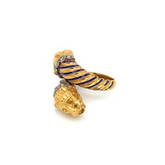 Bague cocktail tête de félin en or jaune 18 carats, émail bleu et diamants