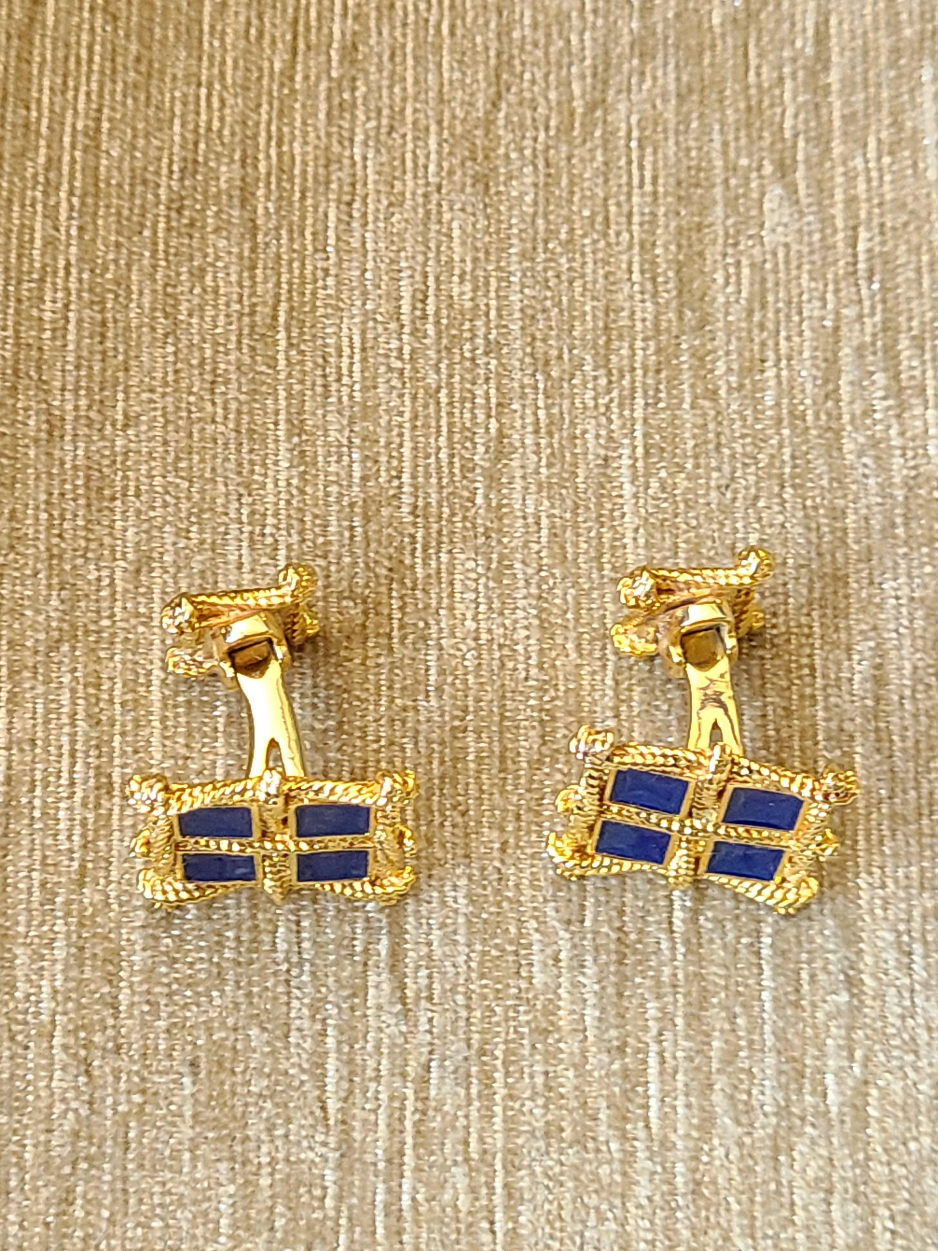 A high finish enamel cufflinks set in 14k yellow gold , The net gold weight is 13.47 grams and cufflinks dimension in cm 1.9 x 1.7 x 2 (LXWXD).