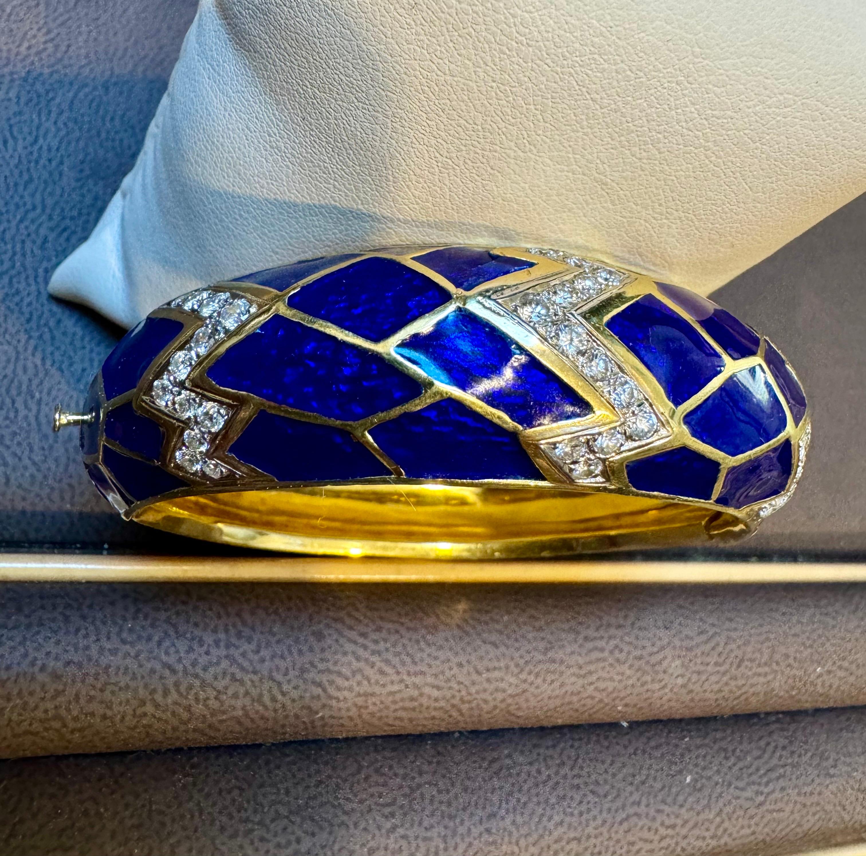 Bracelet jonc / bracelet en or jaune 18 carats, émail bleu et diamants 80 grammes en vente 5
