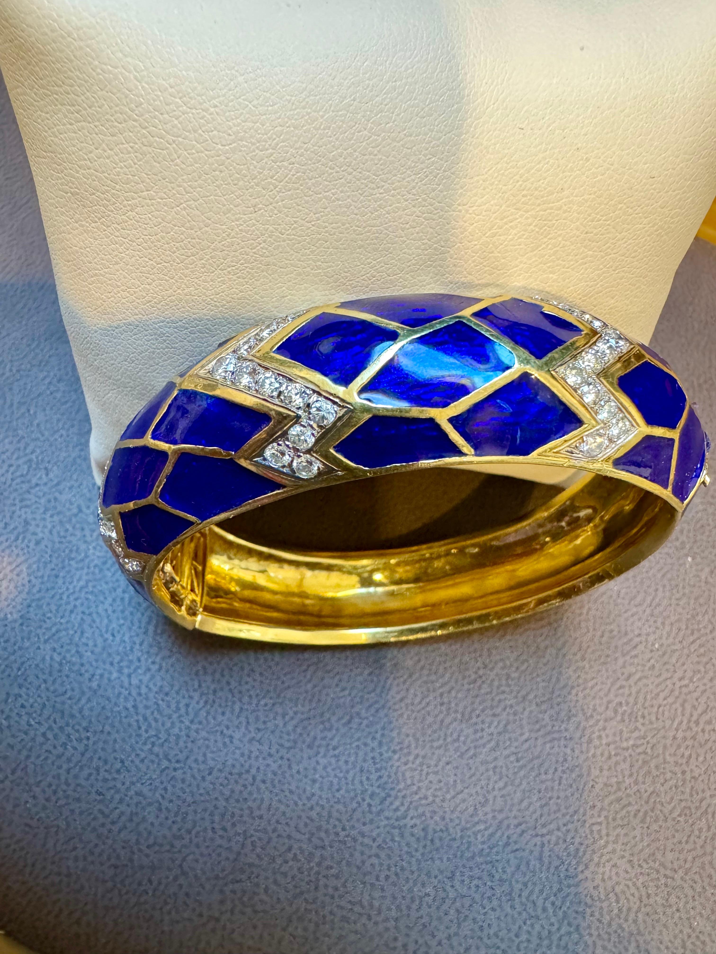Bracelet jonc / bracelet en or jaune 18 carats, émail bleu et diamants 80 grammes en vente 6